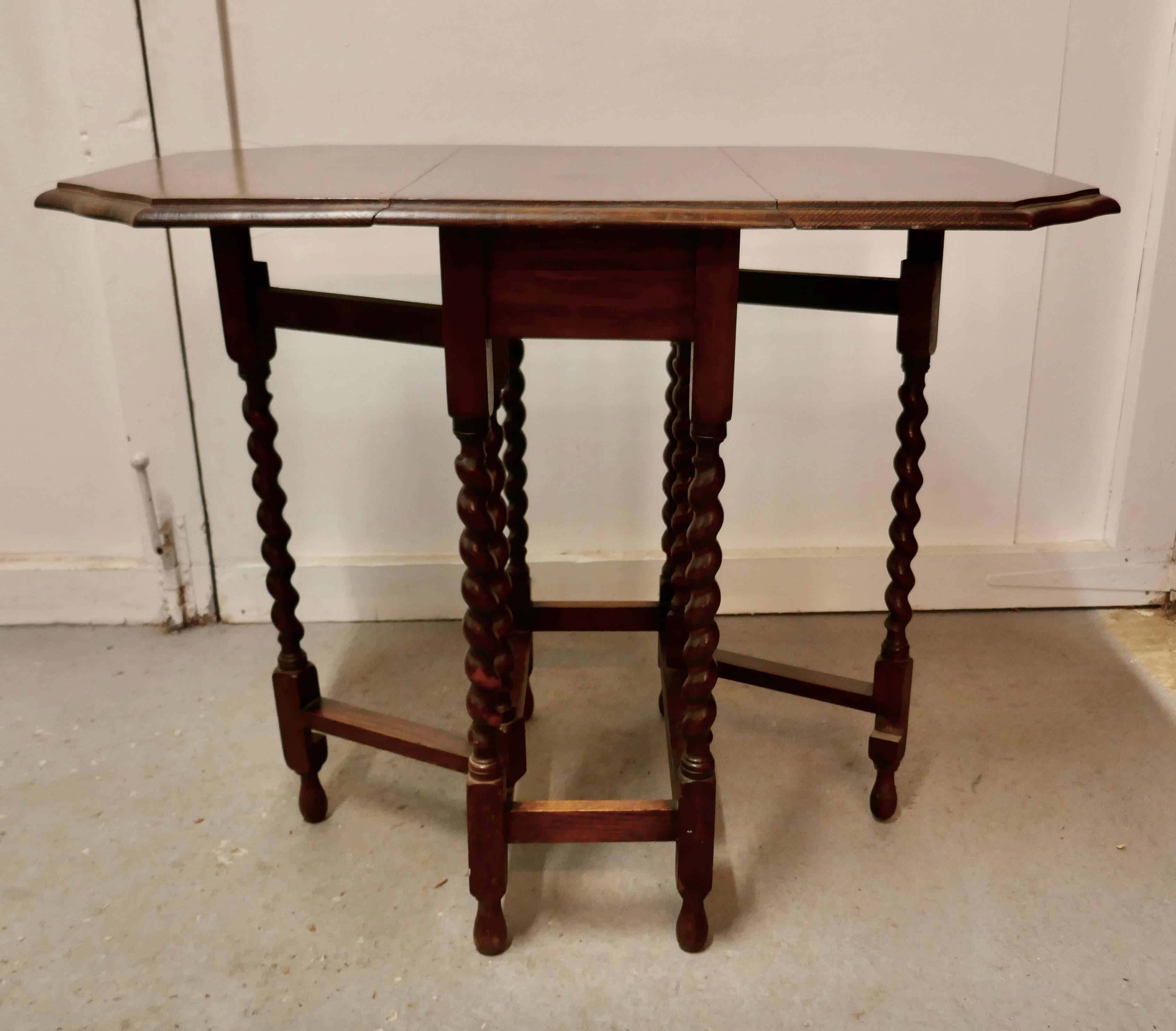 This is a Good Solid Oak Victorian Gate Leg Table 2