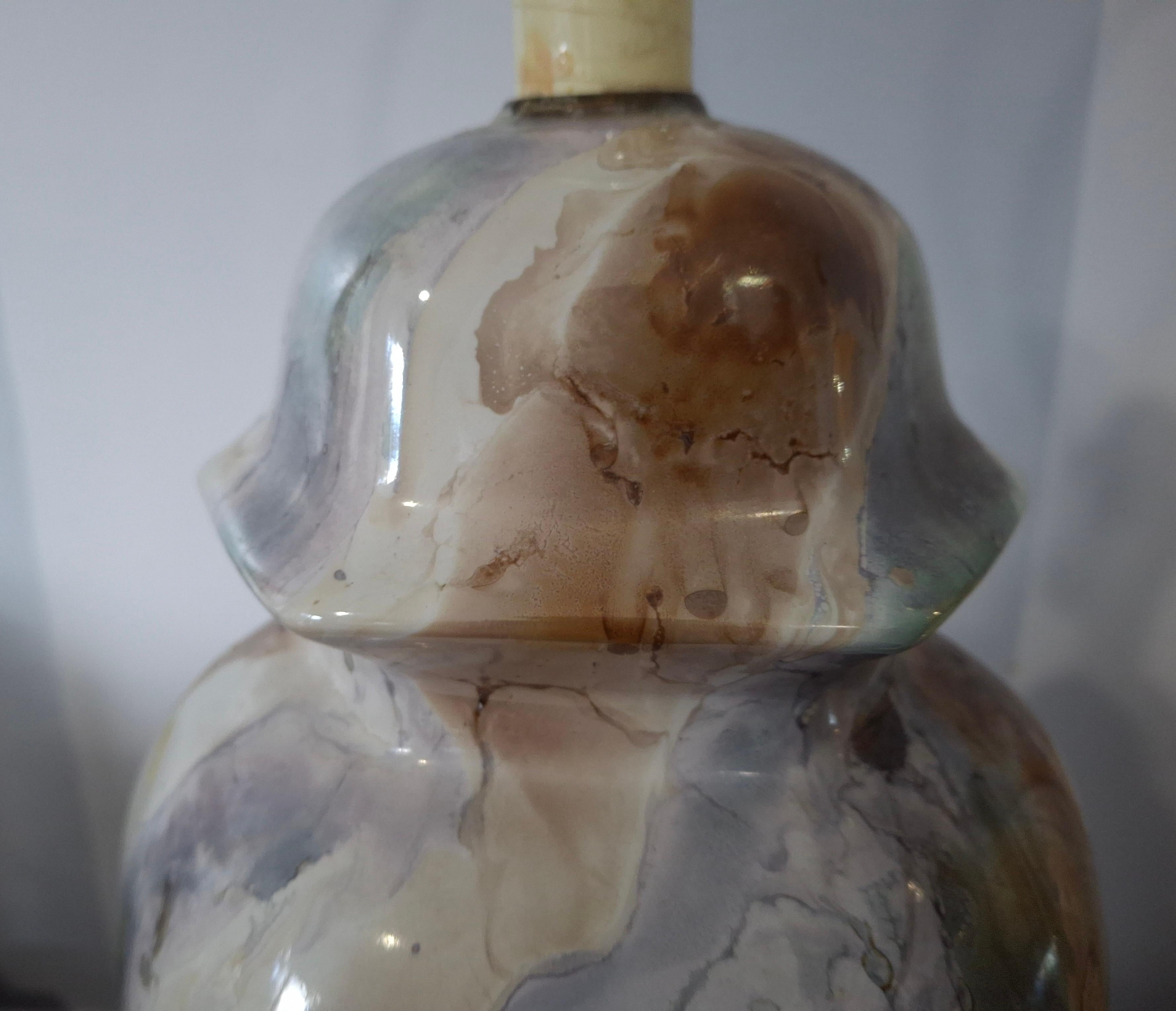 Pair Mid-Century Modern Marble-Glazed Ceramic Ginger Jar Style Table Lamps in vendita 2