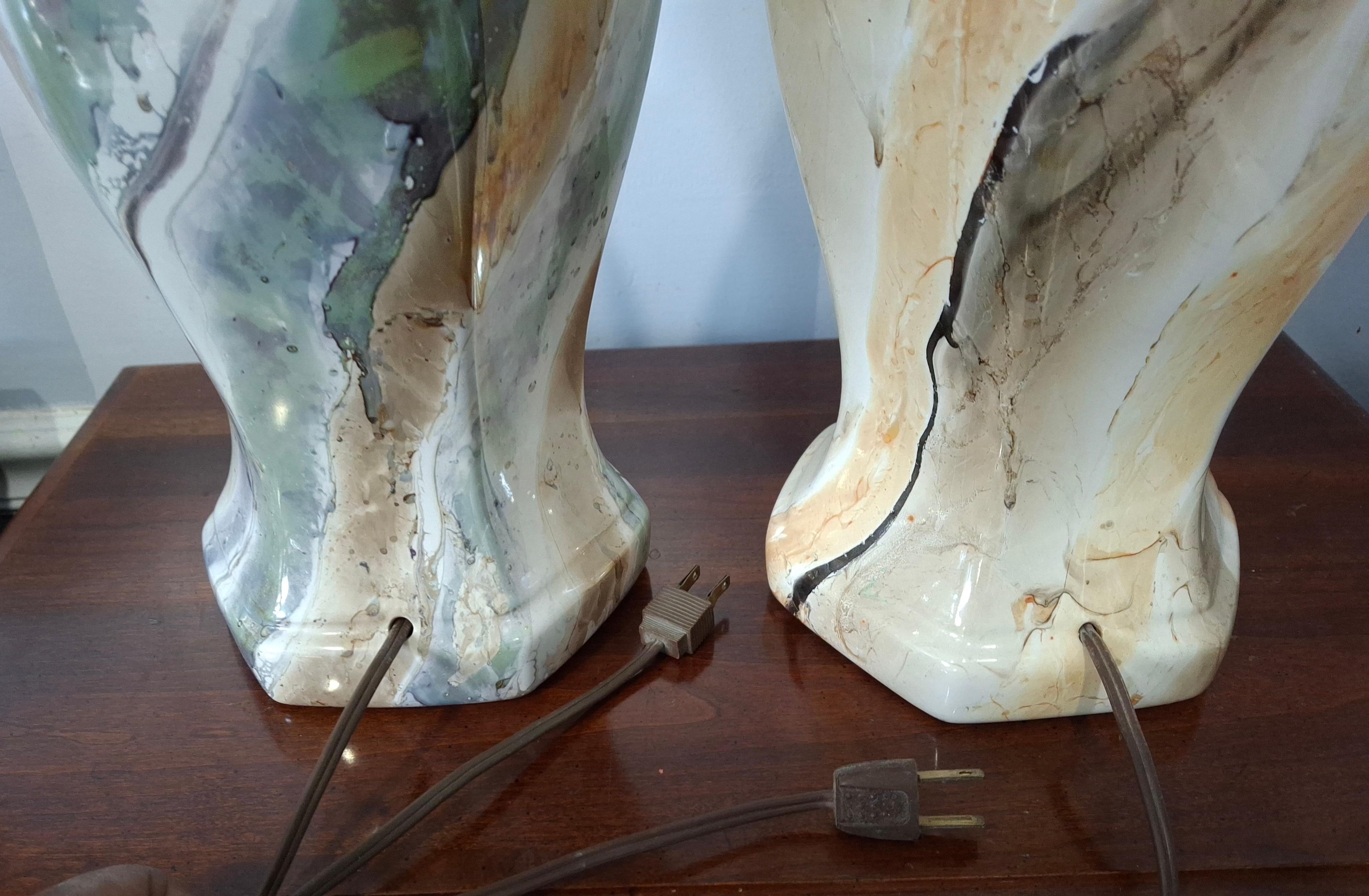 Pair Mid-Century Modern Marble-Glazed Ceramic Ginger Jar Style Table Lamps in vendita 1