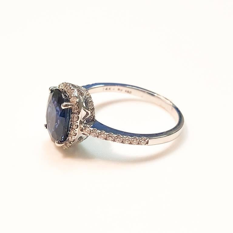 Contemporary This Ladies 14 Karat White Gold Sapphire and Diamonds Ring For Sale