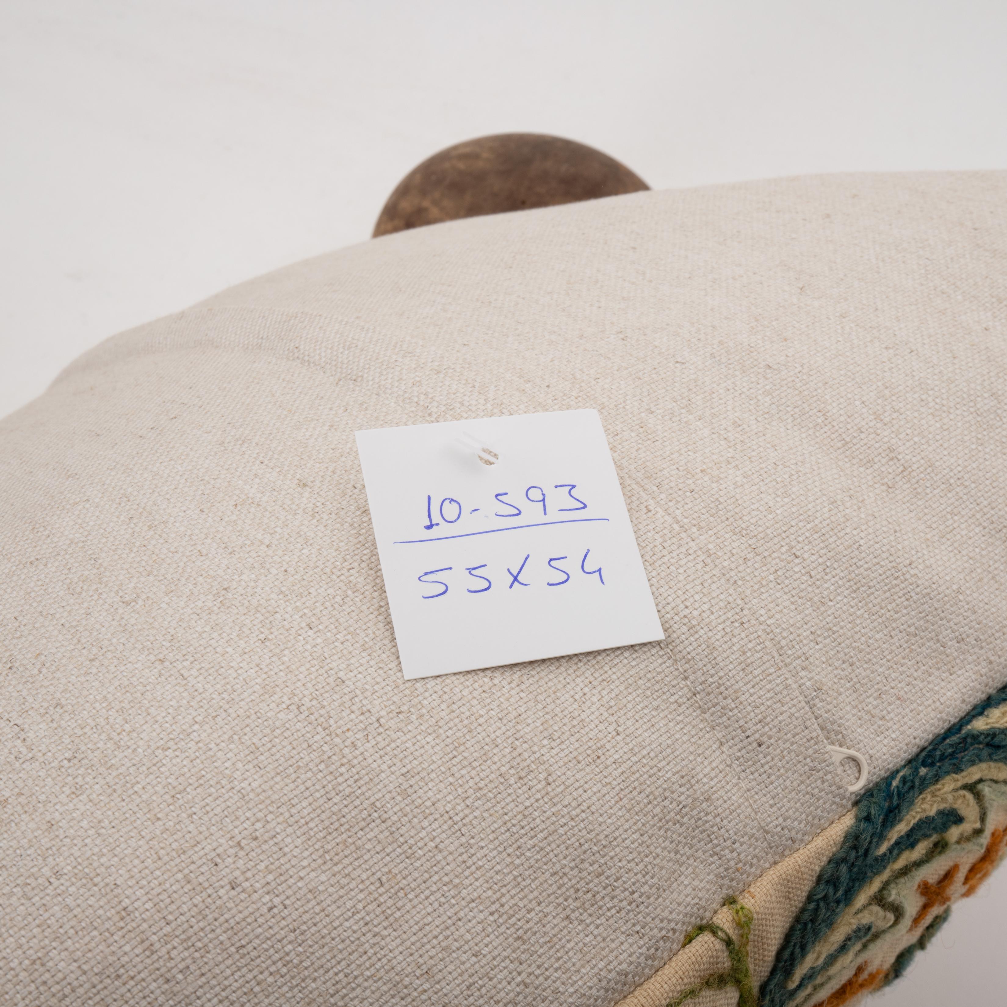 Laine Cette taie d'oreiller  à partir d'un  A.C.I.C. Broderie Crewel du milieu du 20ème siècle en vente