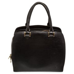 This sophisticated tote is finely crafted of Louis Vuitton signature textured