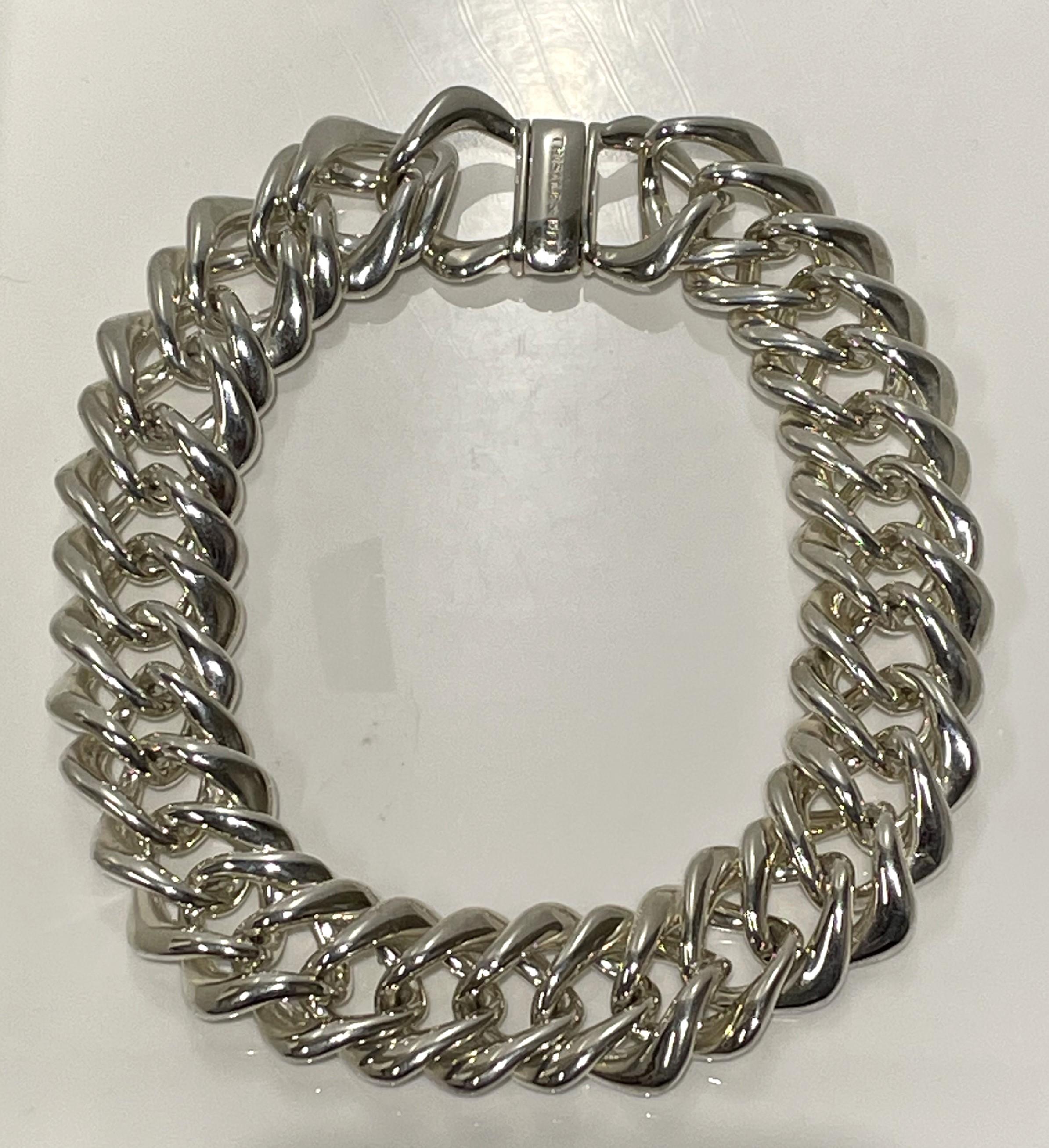 Par le designer Thistle & Bee.
Argenterie sterling
Grands maillons ondulés avec une finition lisse.
Environ 1,5 pouce de large et 16,5 pouces de long.
96,1dwt
Estampillé 