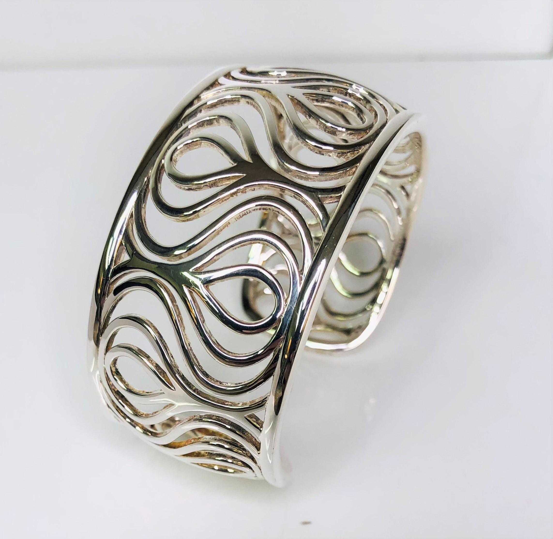 By Thistle & Bee, this beautiful cuff is an easy everyday piece.  It can also be worn for fancy evening out!
Sterling Silver 'swirl' or plume design.
Stamped 