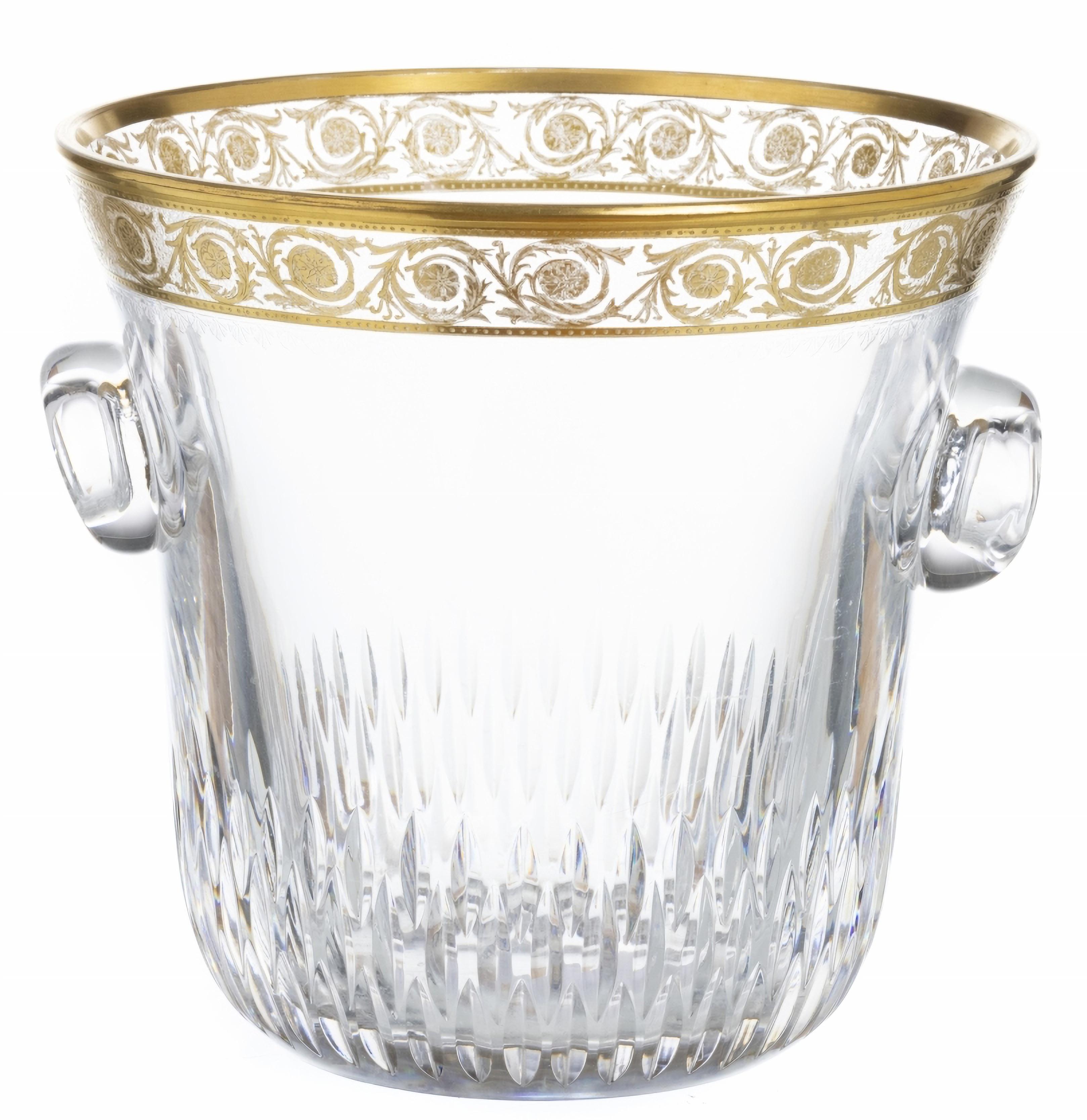 Thistle ice bucket
20th century,
In molded and cut crystal by Saint-Louis.
Minor glitches. Marked.
DIM.: 21.5 x 22.5 cm
Very good condition.