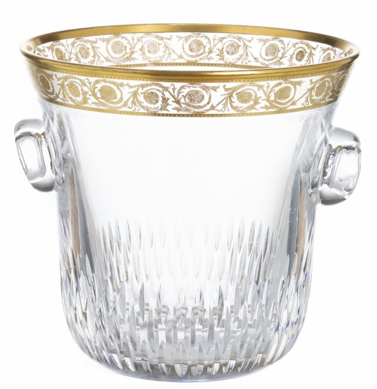 Thistle ice bucket
20th century,
In molded and cut crystal by Saint-Louis.
Minor glitches. Marked.
DIM.: 21.5 x 22.5 cm
Very good condition.