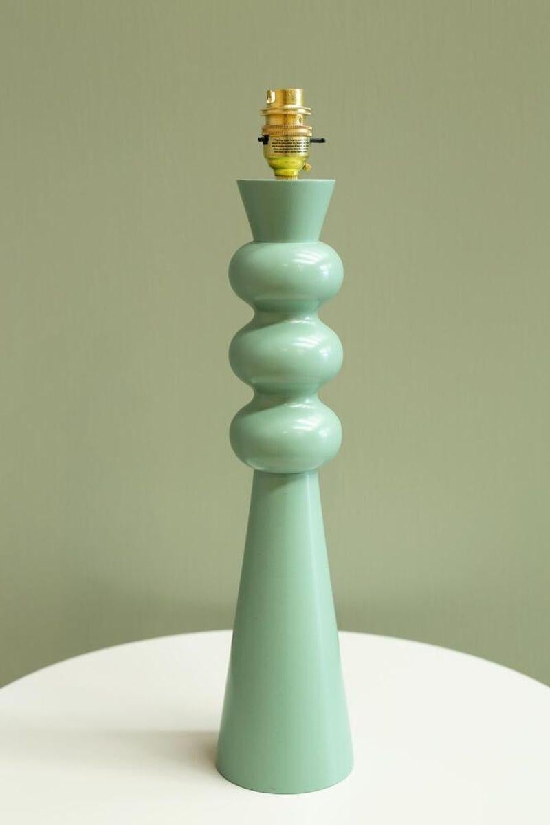 XXIe siècle et contemporain Lampe de table en bois tourné « chardon » - Fern en vente