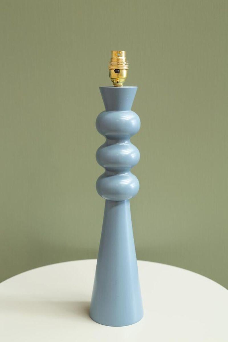 Tischlampe „Thistle“ aus gedrechseltem Holz – Nordsee (21. Jahrhundert und zeitgenössisch) im Angebot