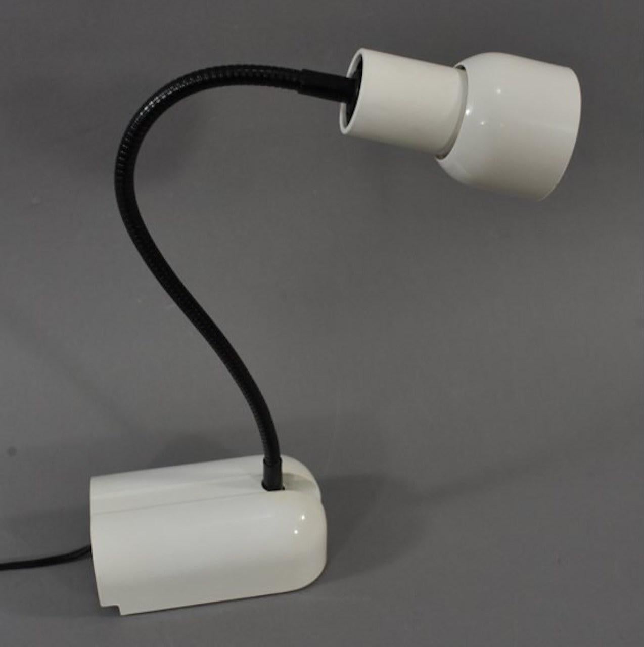 Tholos lamp - Ernesto Gismondi
Artemide Edition

Measures: L10 x H54 x P15

Steel and white lacquered plastic

Circa 1970.