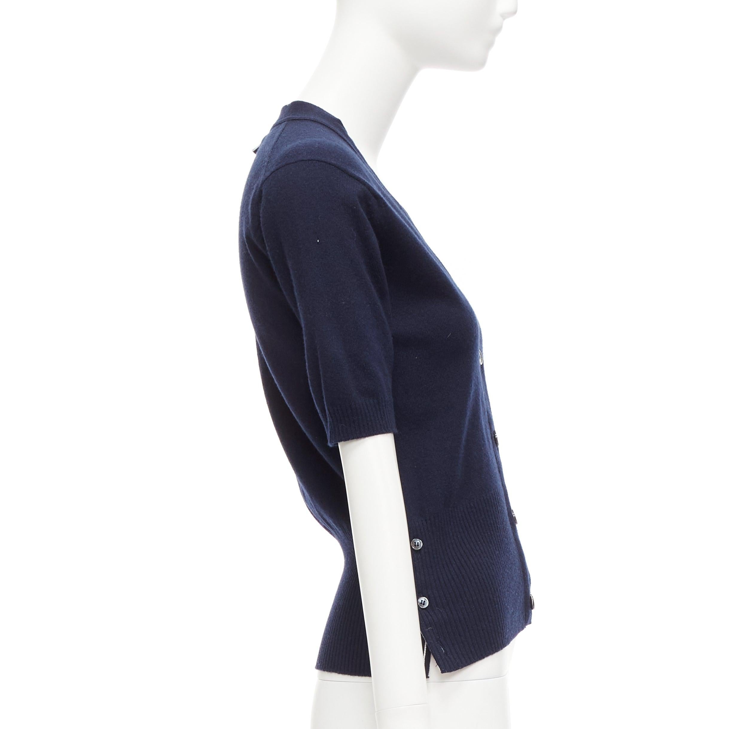 Donna THOM BROWNE 100% cashmere, cardigan a 4 strisce bianche e blu con bottoni, IT44 L. in vendita