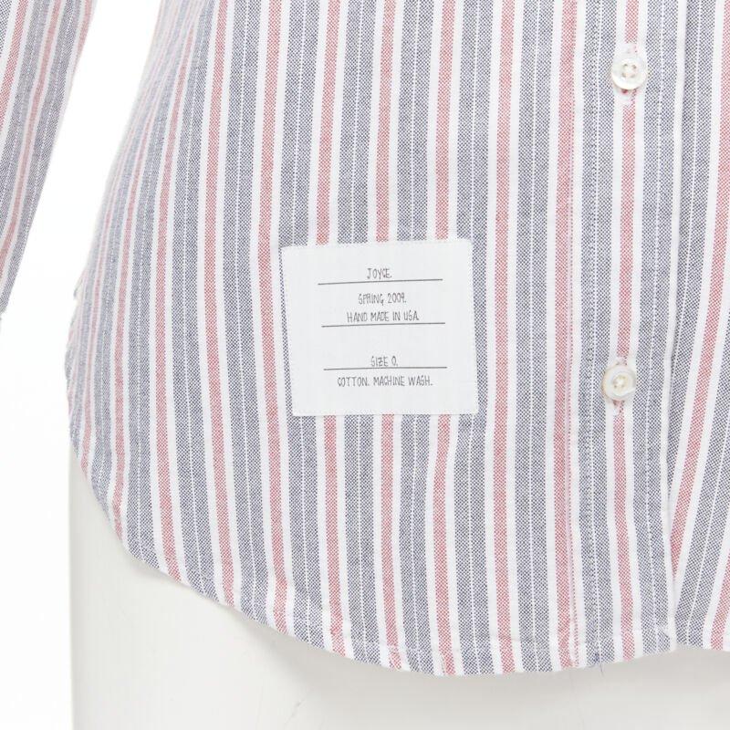 THOM BROWNE 2009 Signature grey red stripe cotton slim fit shirt US0
Reference: MELK/A00119
Brand: Thom Browne
Designer: Thom Browne
Collection: Spring Summer 2009
Material: Cotton
Color: Grey, Red
Pattern: Striped
Closure: Button
Extra Details: