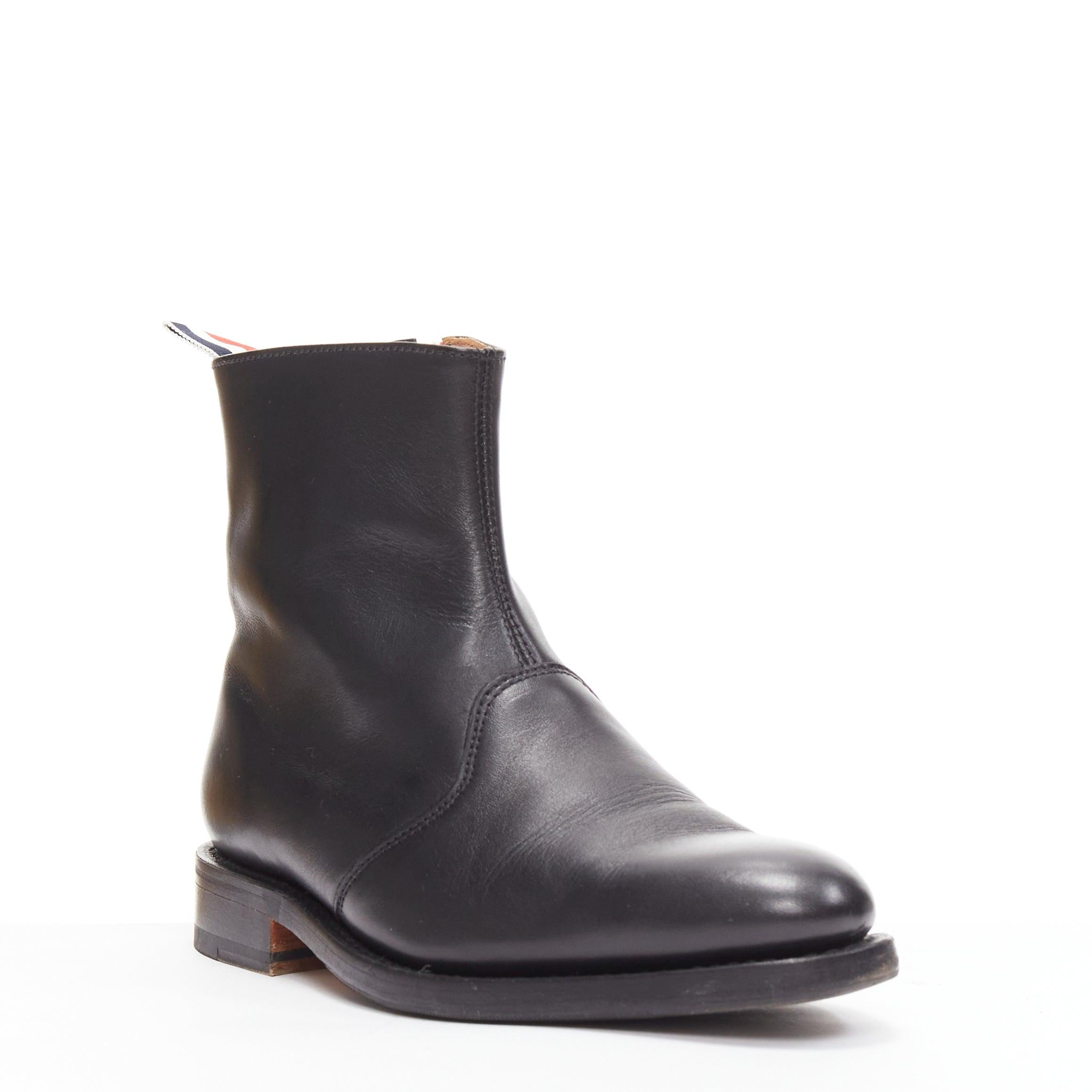 THOM BROWNE black leather red blue tab minimal zip ankle boots EU38
Reference: LNKO/A02293
Brand: Thom Browne
Designer: Thom Browne
Material: Leather
Color: Black, Multicolour
Pattern: Striped
Closure: Zip
Lining: Nude Leather
Extra Details: