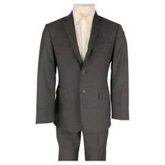 THOM BROWNE pour BARNEY Costume gris à revers clouté, taille 38