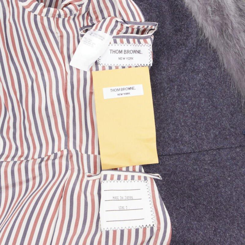 THOM BROWNE cappotto grigio con pelliccia di castoro e colletto blu, foderato in feltro di lana e seta JP2 M in vendita 6