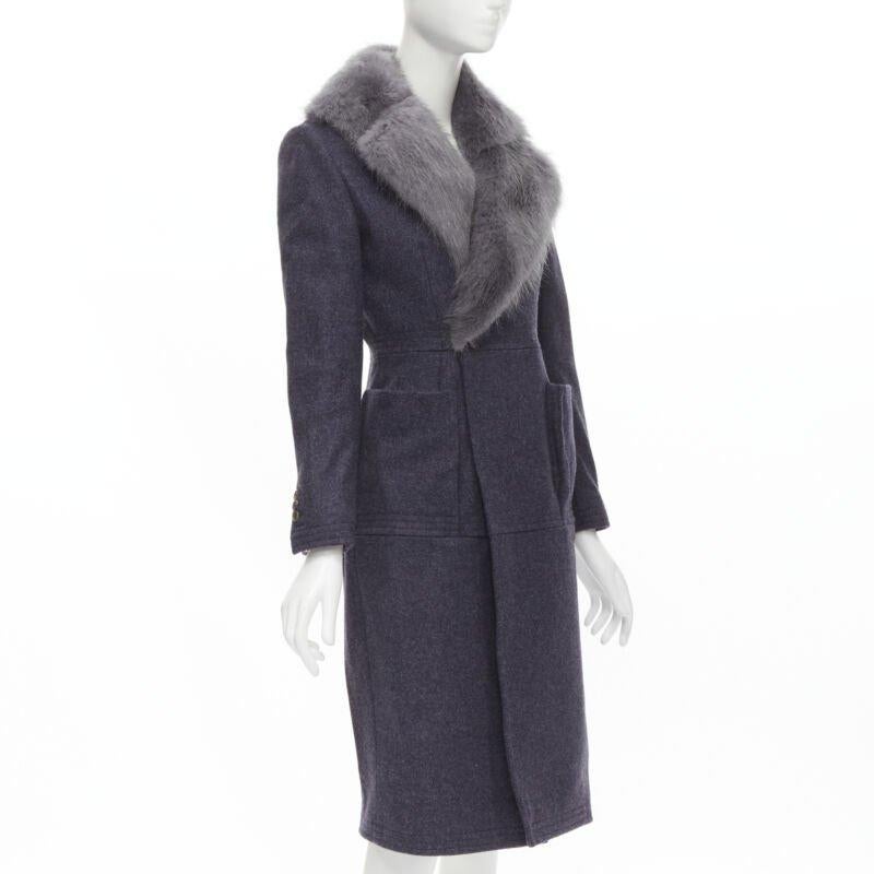 THOM BROWNE cappotto grigio con pelliccia di castoro e colletto blu, foderato in feltro di lana e seta JP2 M In condizioni ottime in vendita a Hong Kong, NT