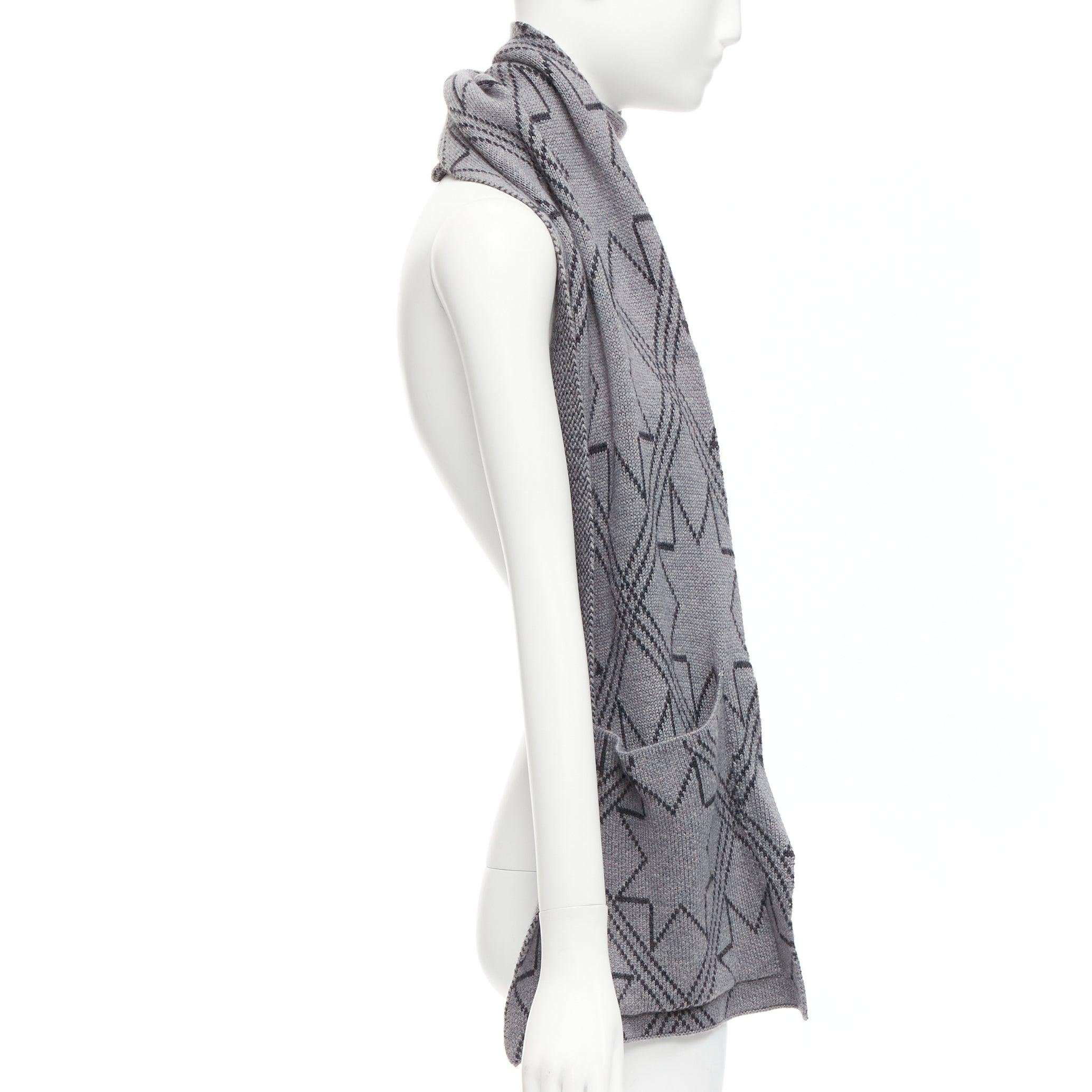 Women's THOM BROWNE grey black graphic star 4 bar stripes pocketed long scarf For Sale