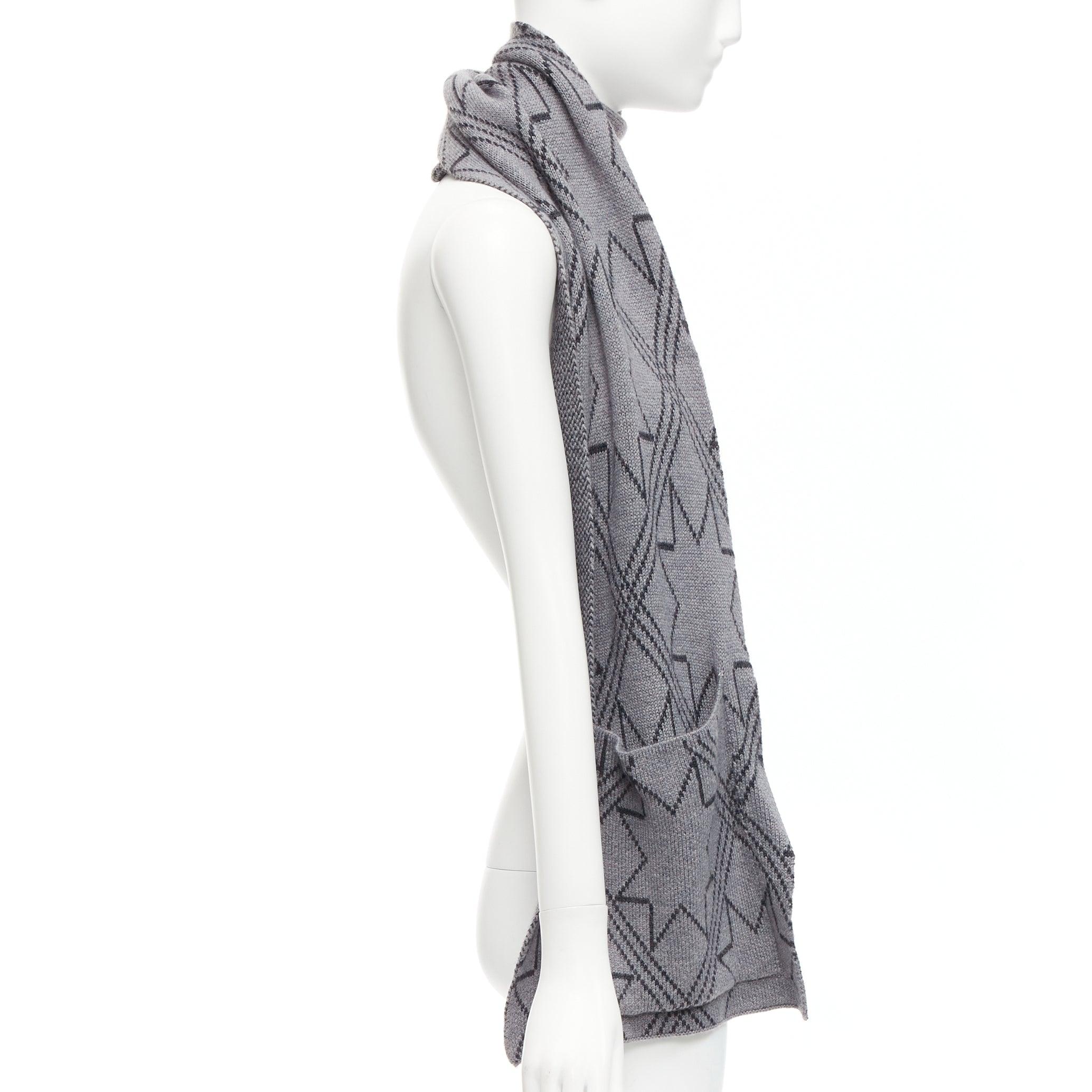 THOM BROWNE grey black graphic star 4 bar stripes pocketed long scarf In Good Condition For Sale In Hong Kong, NT
