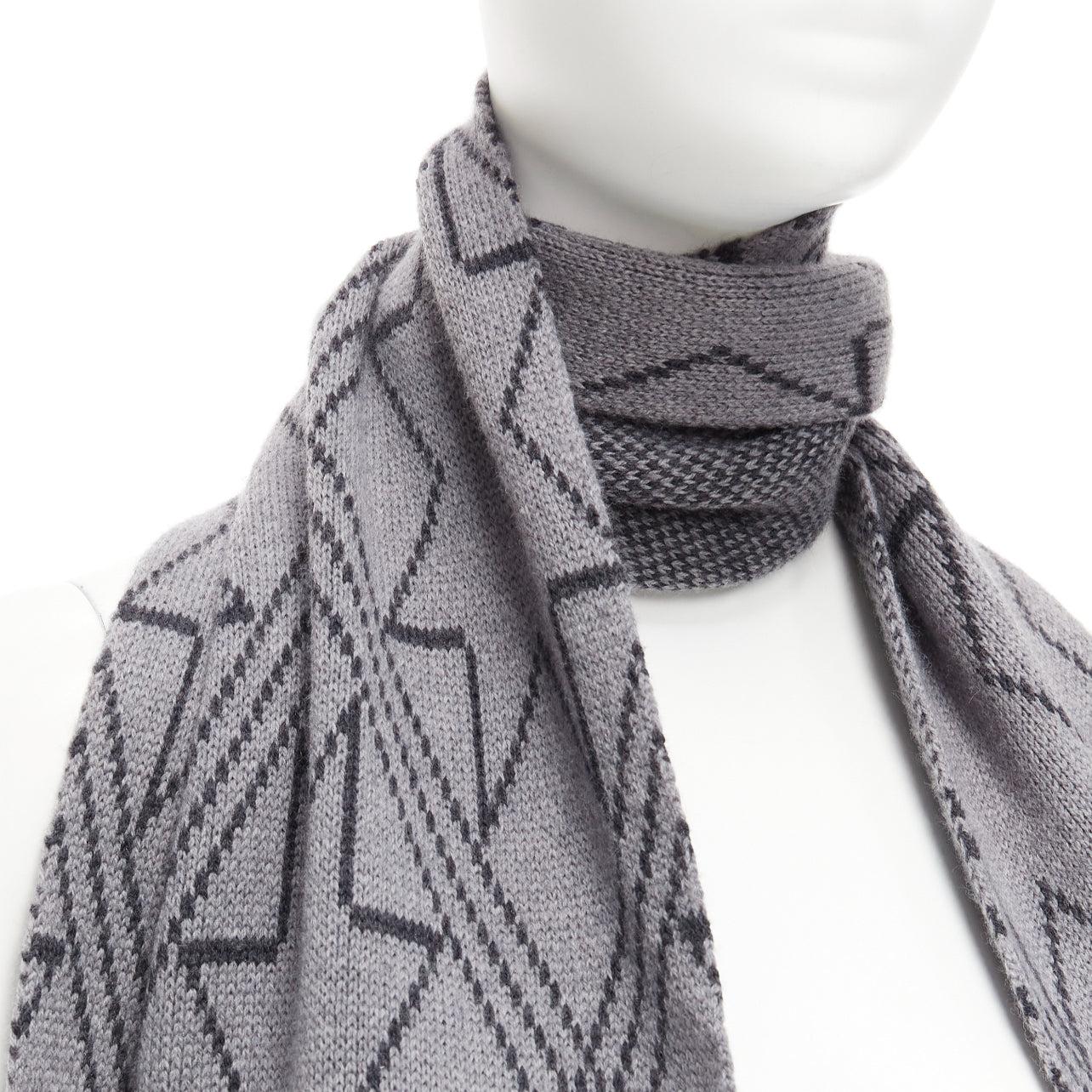 THOM BROWNE grey black graphic star 4 bar stripes pocketed long scarf For Sale 2