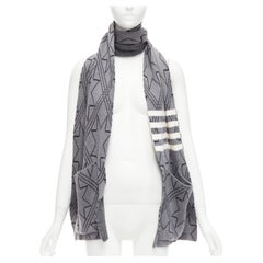 THOM BROWNE pañuelo largo con bolsillo gris negro gráfico estrella 4 barras rayas