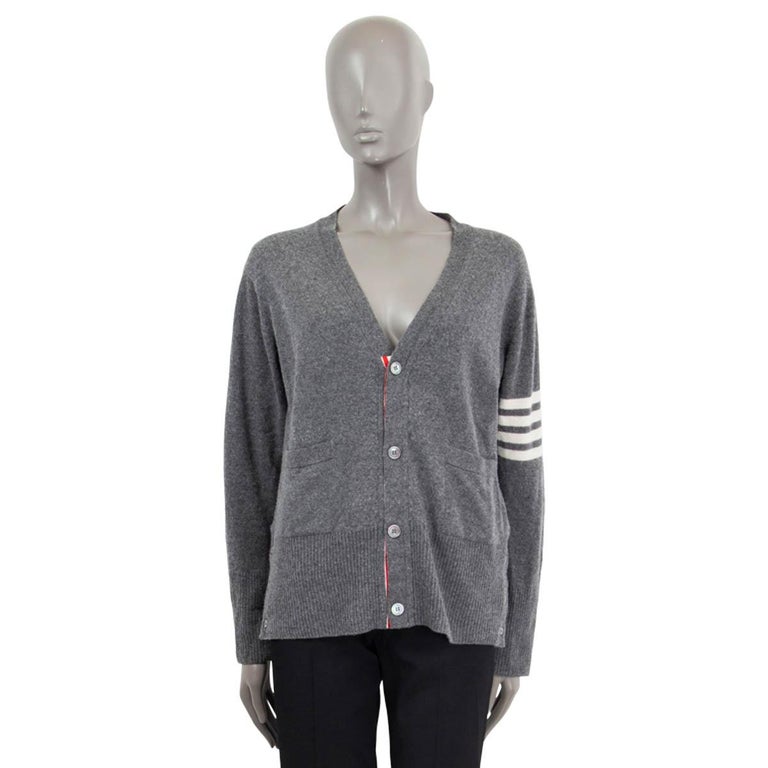 THOM BROWNE grey cashmere 4-BAR Cardigan Sweater 3 M In Excellent Condition For Sale In Zürich, CH