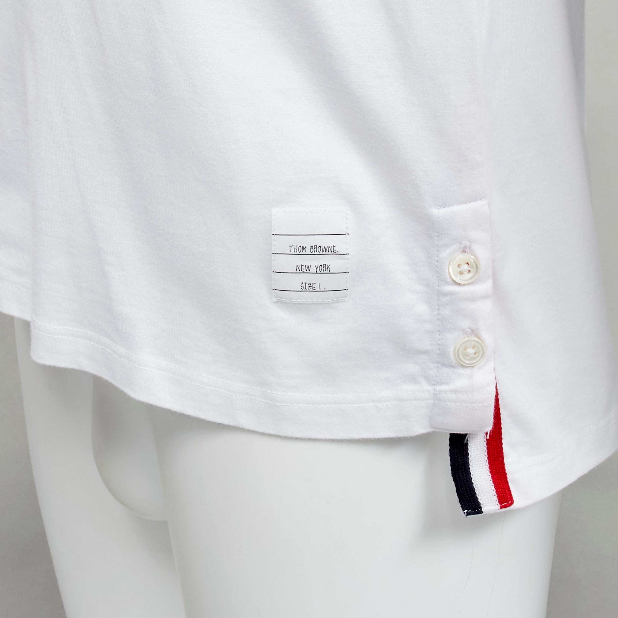 THOM BROWNE iconic stripes patch pocket white cotton tshirt Sz. 1 S
Reference: CRTI/A00756
Brand: Thom Browne
Designer: Thom Browne
Material: Cotton
Color: White
Pattern: Striped
Closure: Pullover
Extra Details: Thome Browne striped web side slit