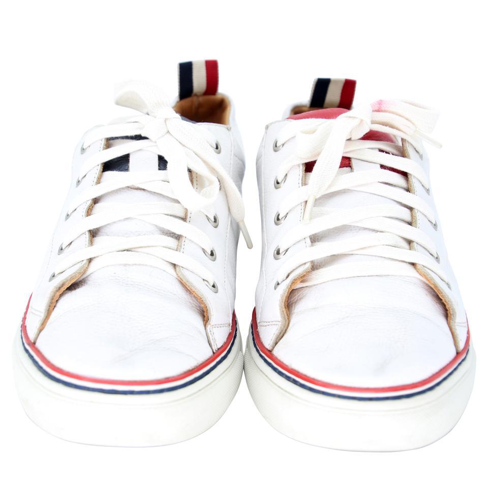 Thom Browne Low Top 42 White Mens Sneakers TB-0921N-0007

For the casual fashionista, this Thom Browne Calfskin Leather Men's low top Sneakers are a classic style with a chic detail. These shoes feature leather detail with two tone tongue in a