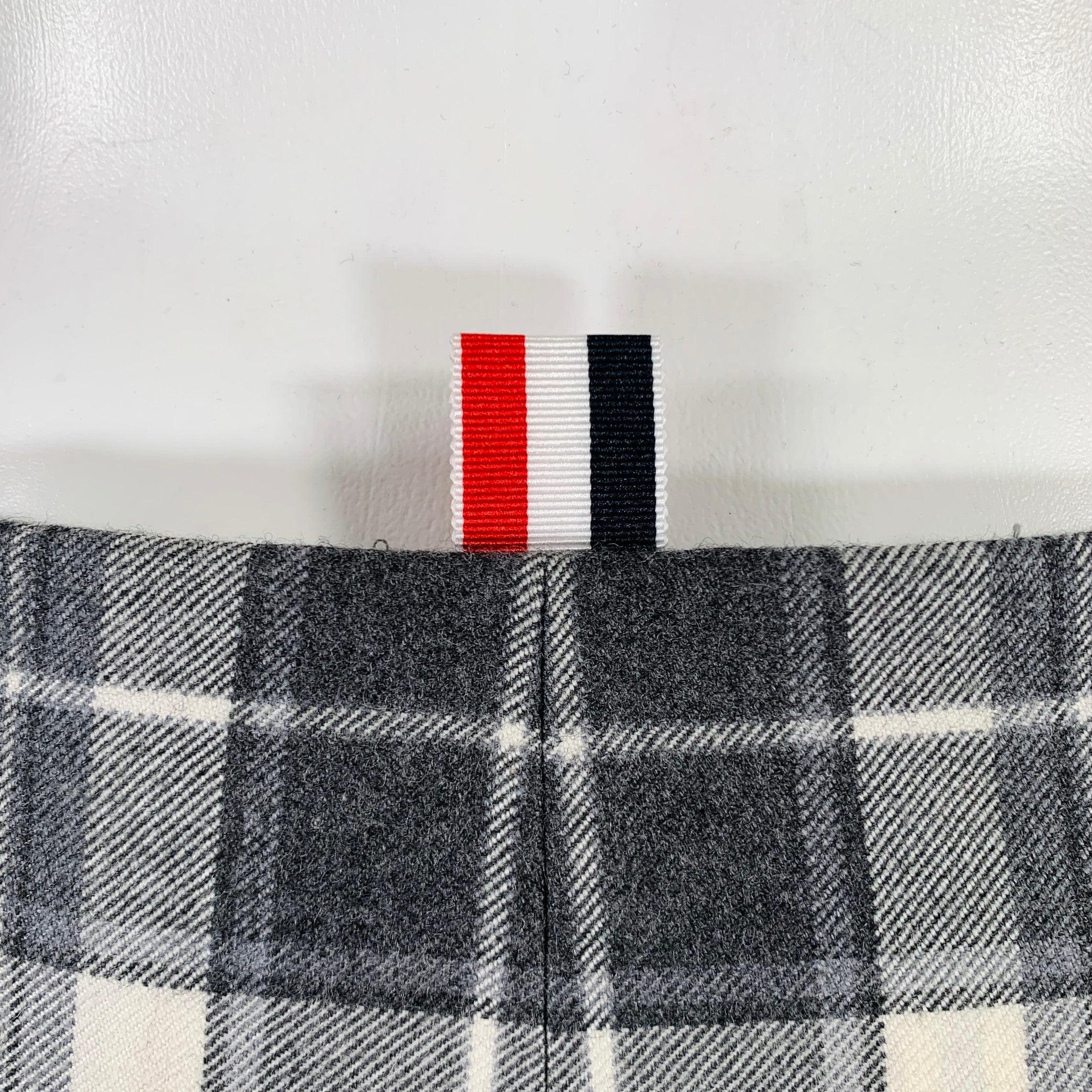 THOM BROWNE Size 0 Grey Cream Wool Plaid Pencil Mid-Calf Skirt In Excellent Condition For Sale In San Francisco, CA