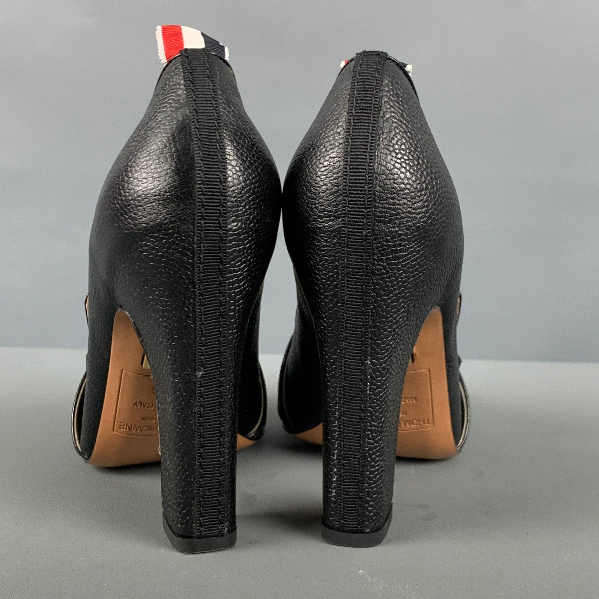 THOM BROWNE Size 8 Black Red & White Leather Mixed Materials Pebble Grain Pumps In Excellent Condition For Sale In San Francisco, CA
