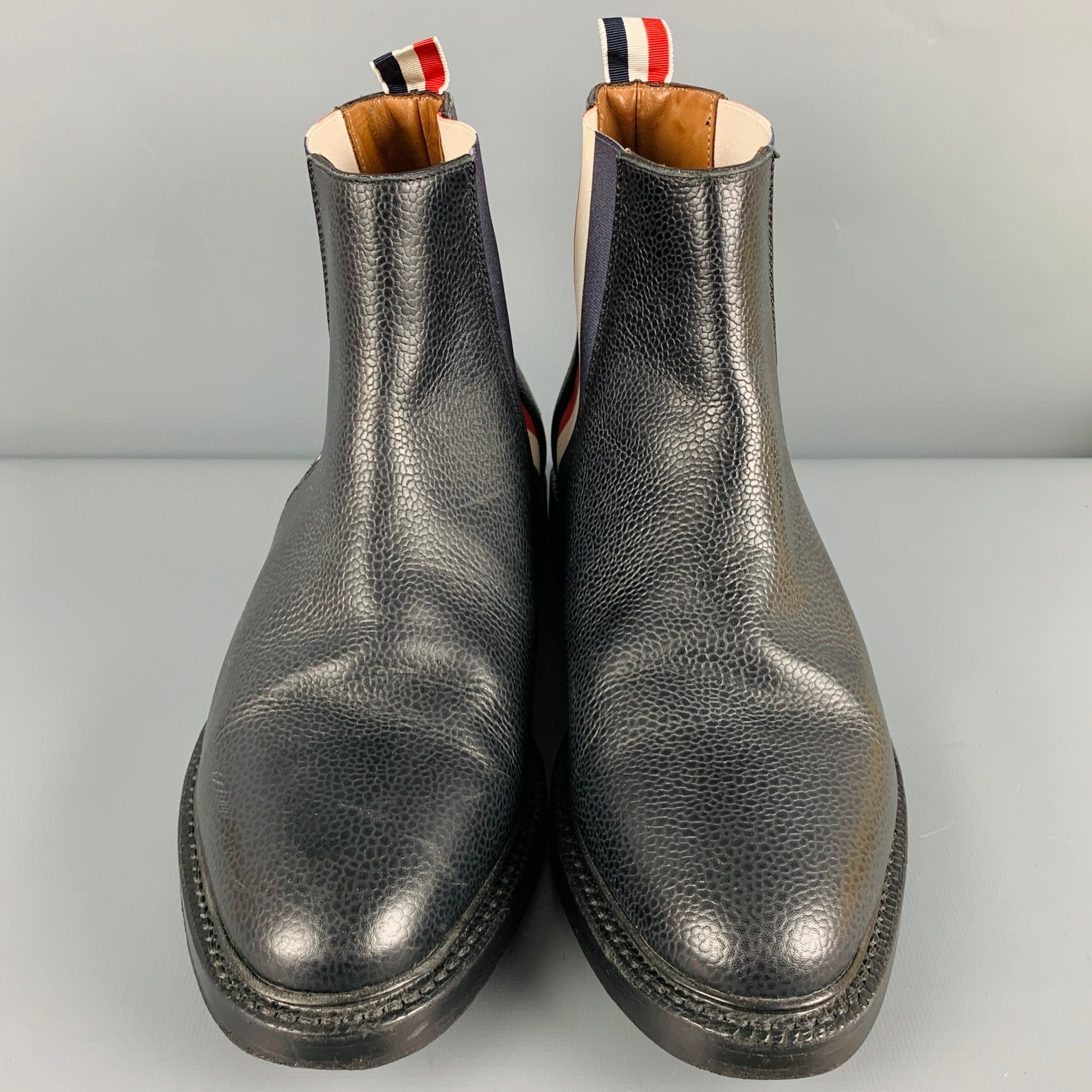THOM BROWNE Taille 9 Black Red White Chelsea Boots Pour hommes en vente