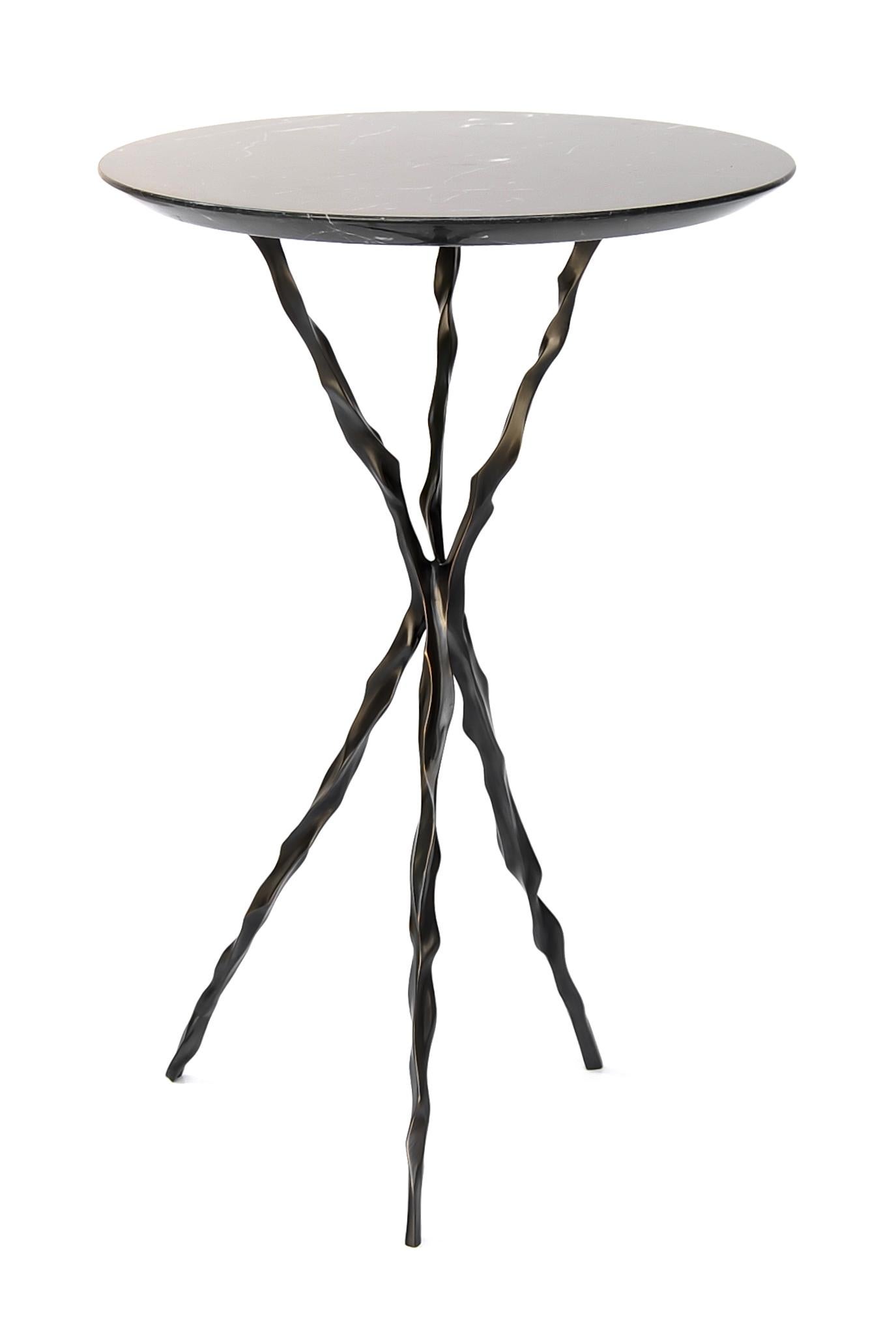 Brésilien Table à boissons Thom avec plateau en marbre Nero Marquina de Fakasaka Design en vente