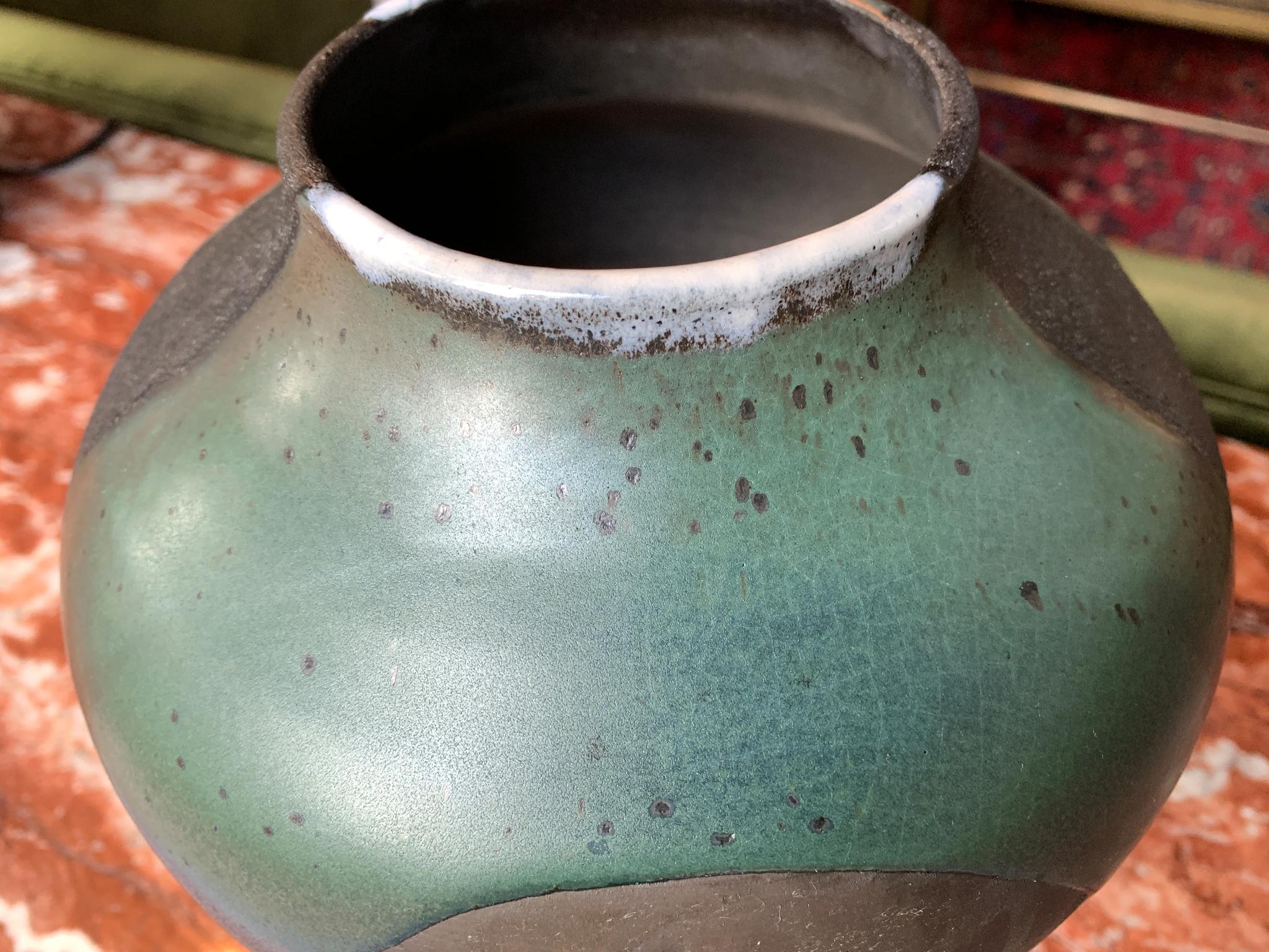 Thom Lussier Ceramic Urn In New Condition In New York, NY