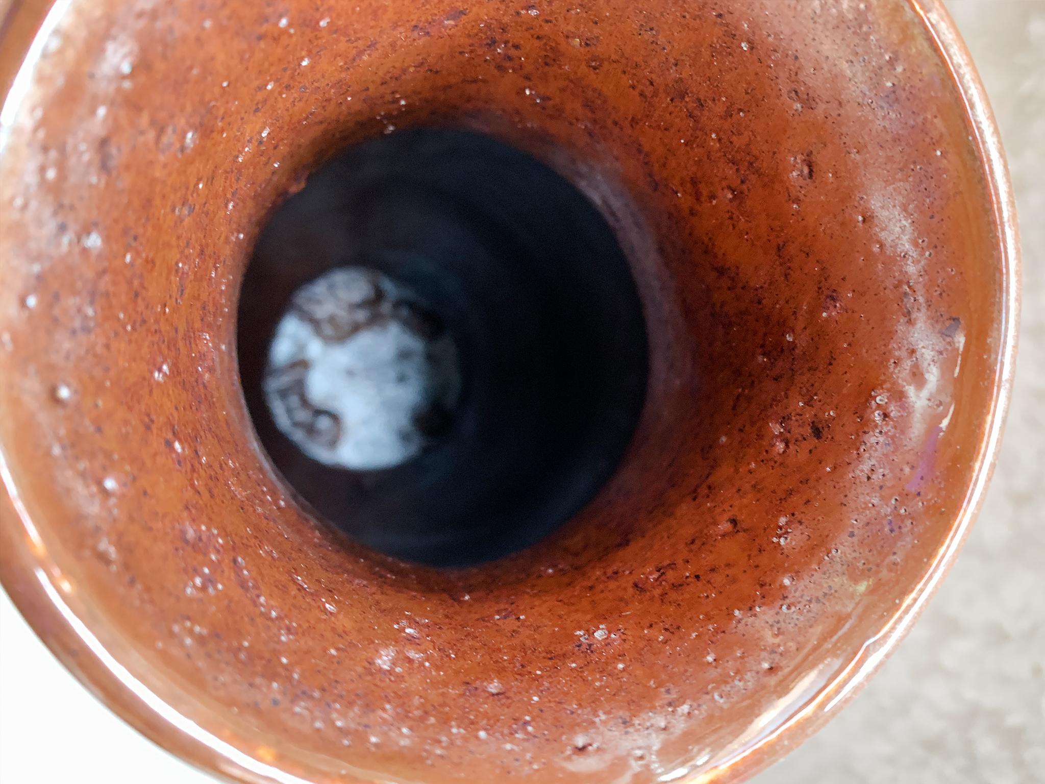 Ceramica Vaso in ceramica Thom Lussier #15, dalla collezione Rame ossidato in vendita
