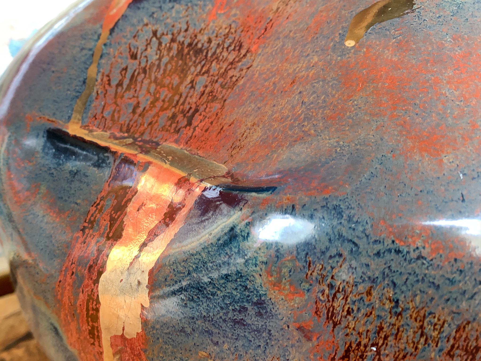 Vaso in ceramica #3 di Thom Lussier, della collezione Golden Patina in vendita 4