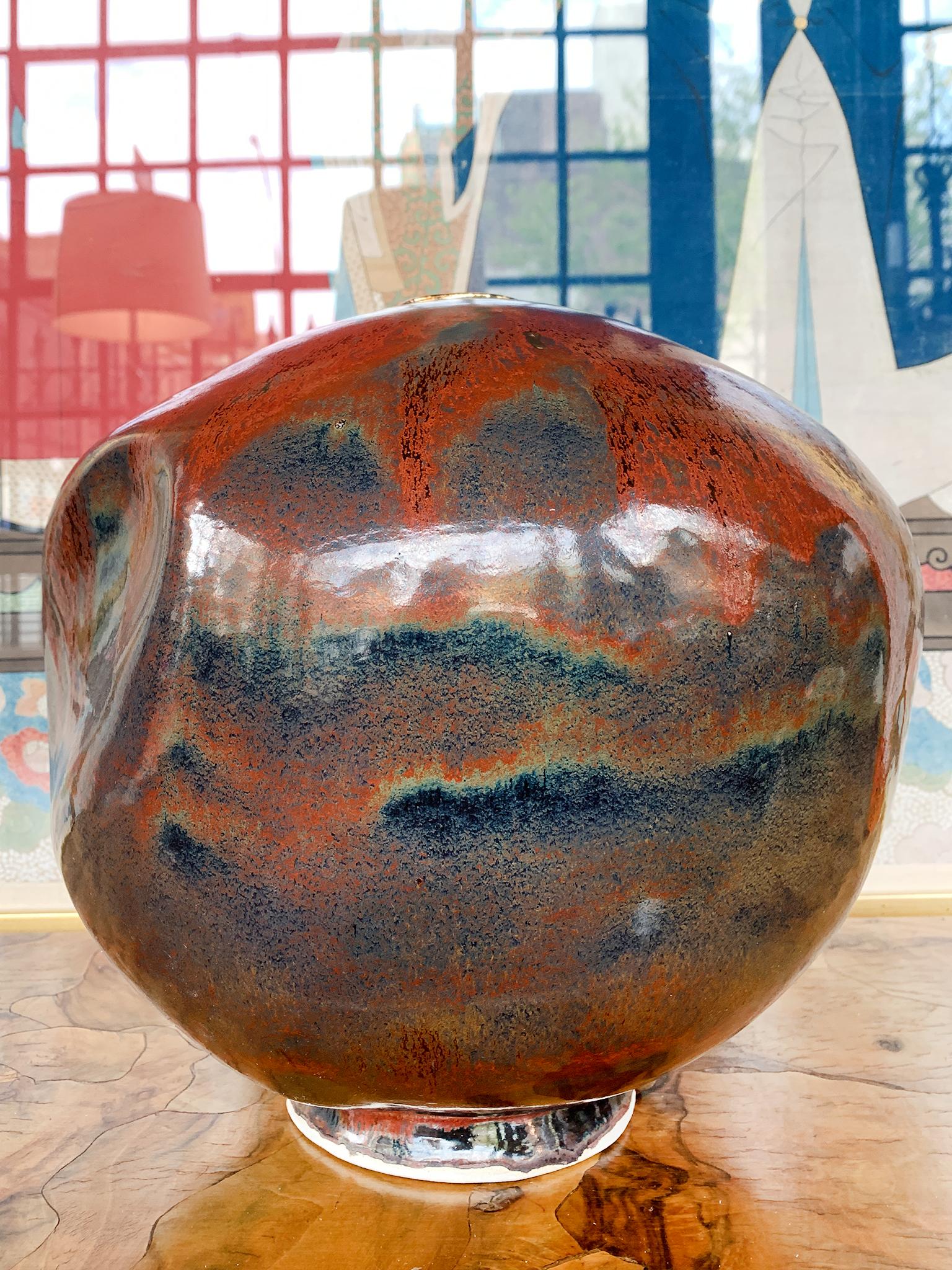 Vaso in ceramica #3 di Thom Lussier, della collezione Golden Patina In condizioni Nuovo in vendita a New York, NY