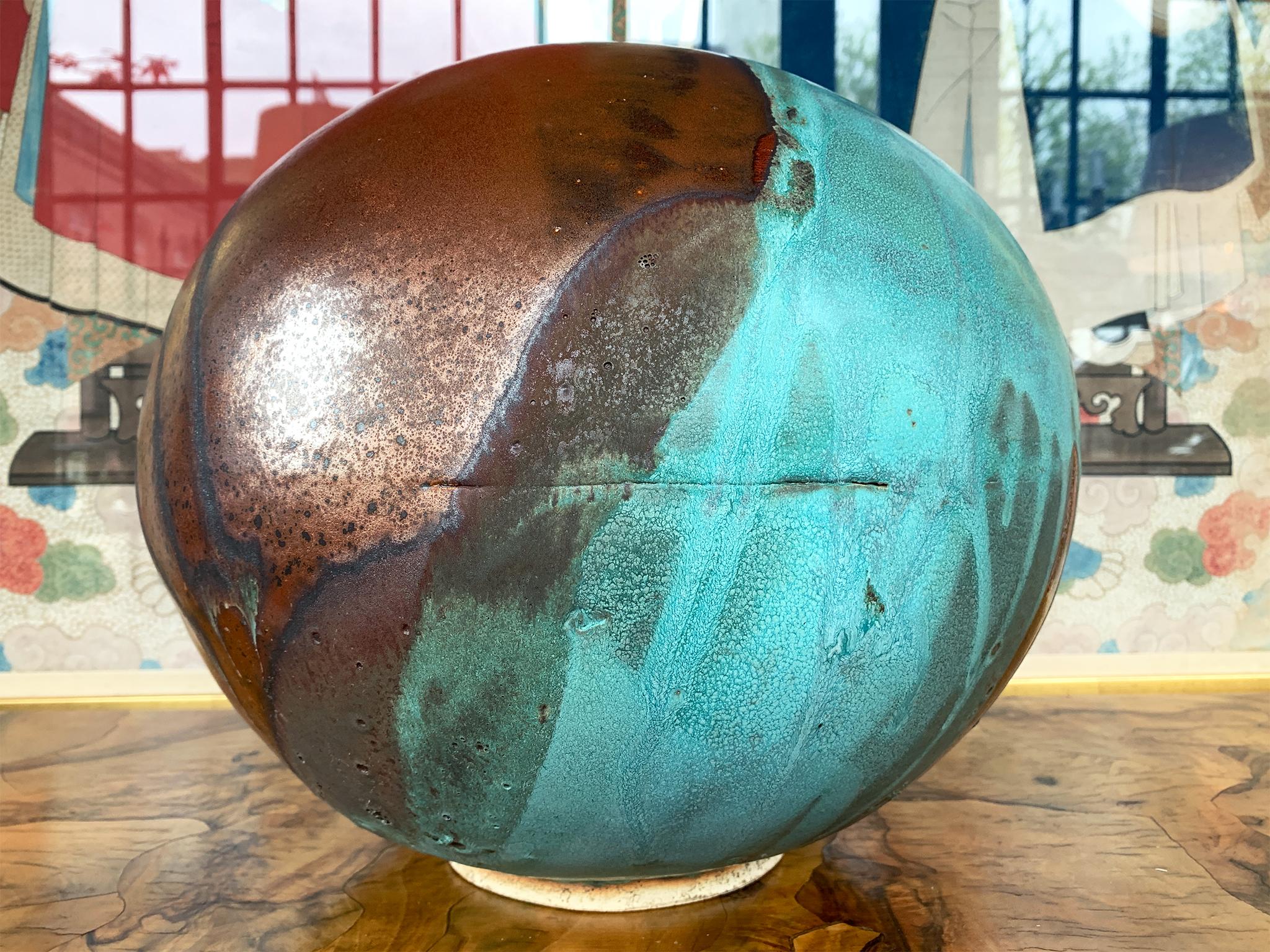 Vaso in ceramica #3 di Thom Lussier - Dalla collezione Rame ossidato In condizioni Nuovo in vendita a New York, NY