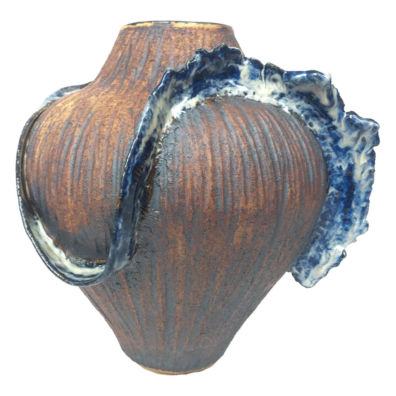 Vaso "Fata" alato in ceramica smaltata di Thom Lussier