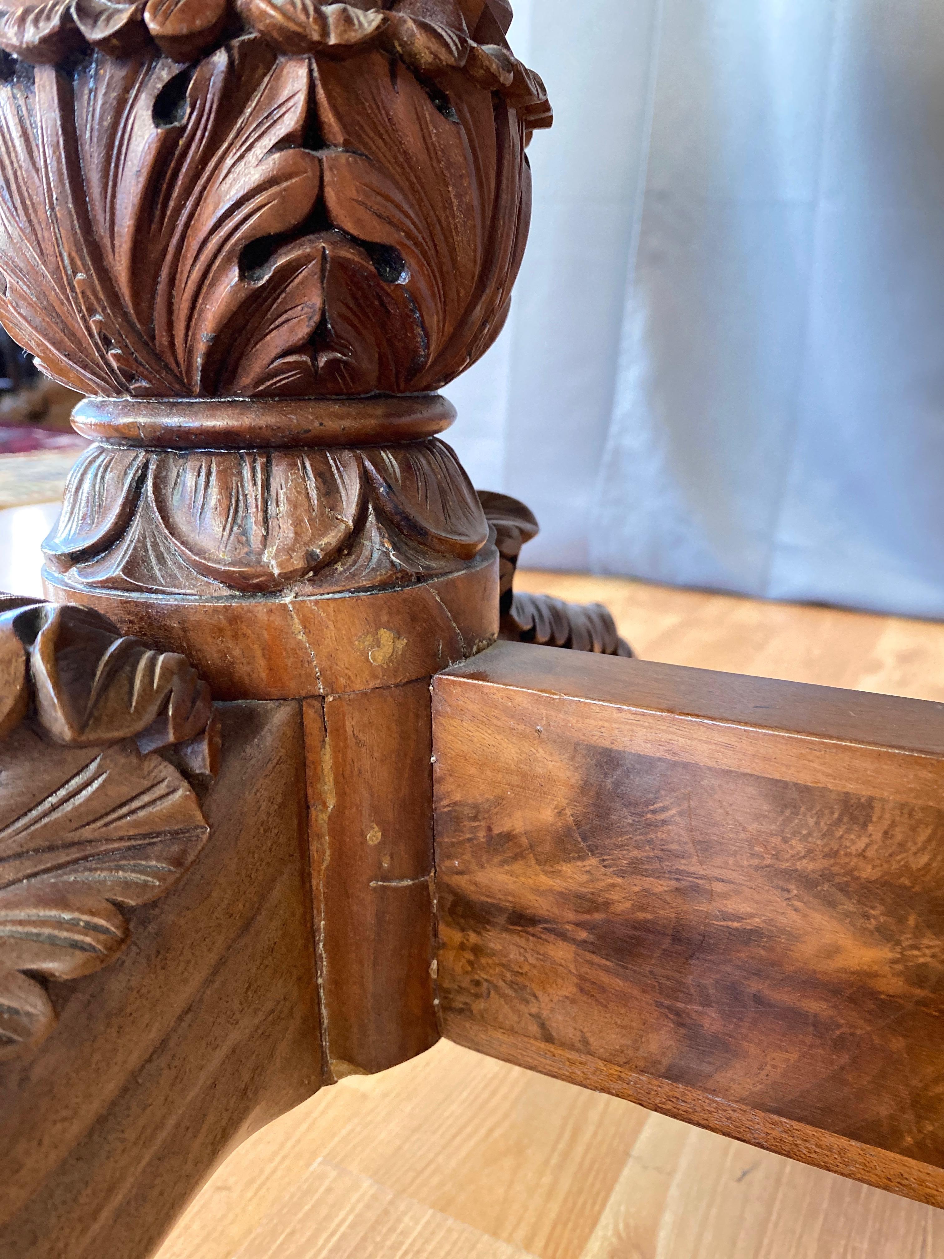 Thomas Astens American Classical Mahogany Drop-Leaf Dining Table, Early 1820s 10