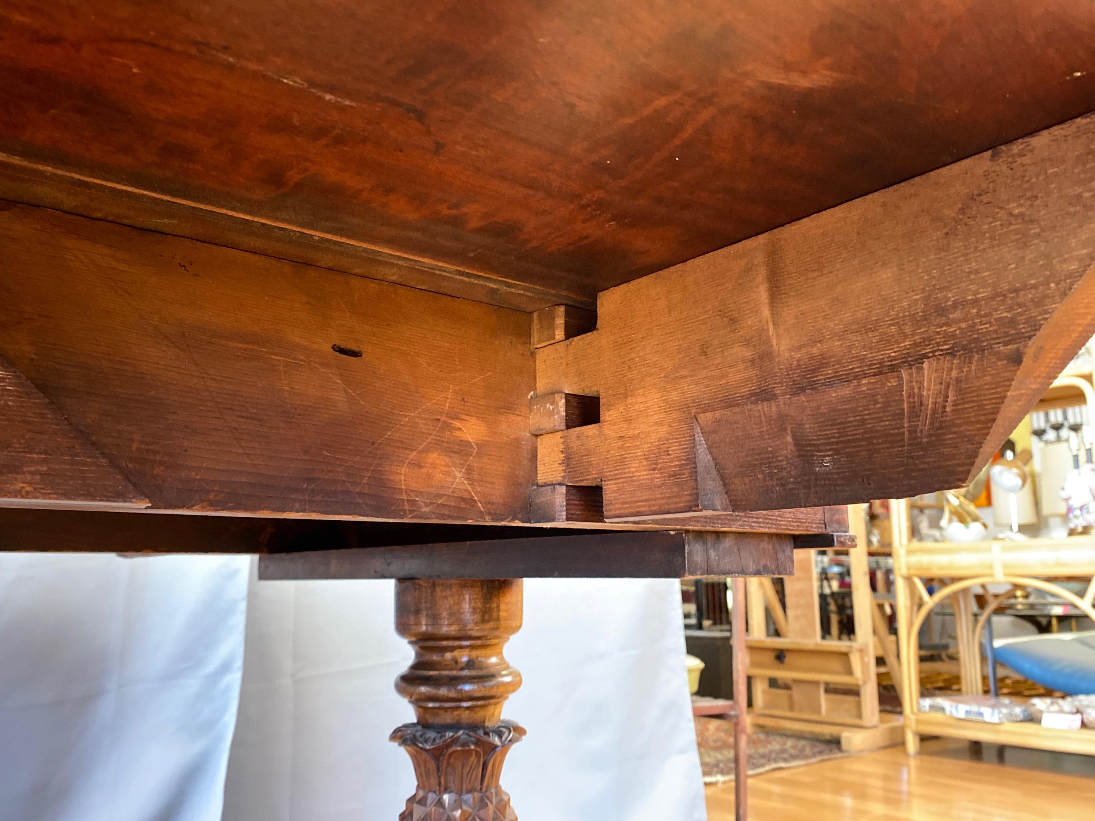 Thomas Astens American Classical Mahogany Drop-Leaf Dining Table, Early 1820s 12