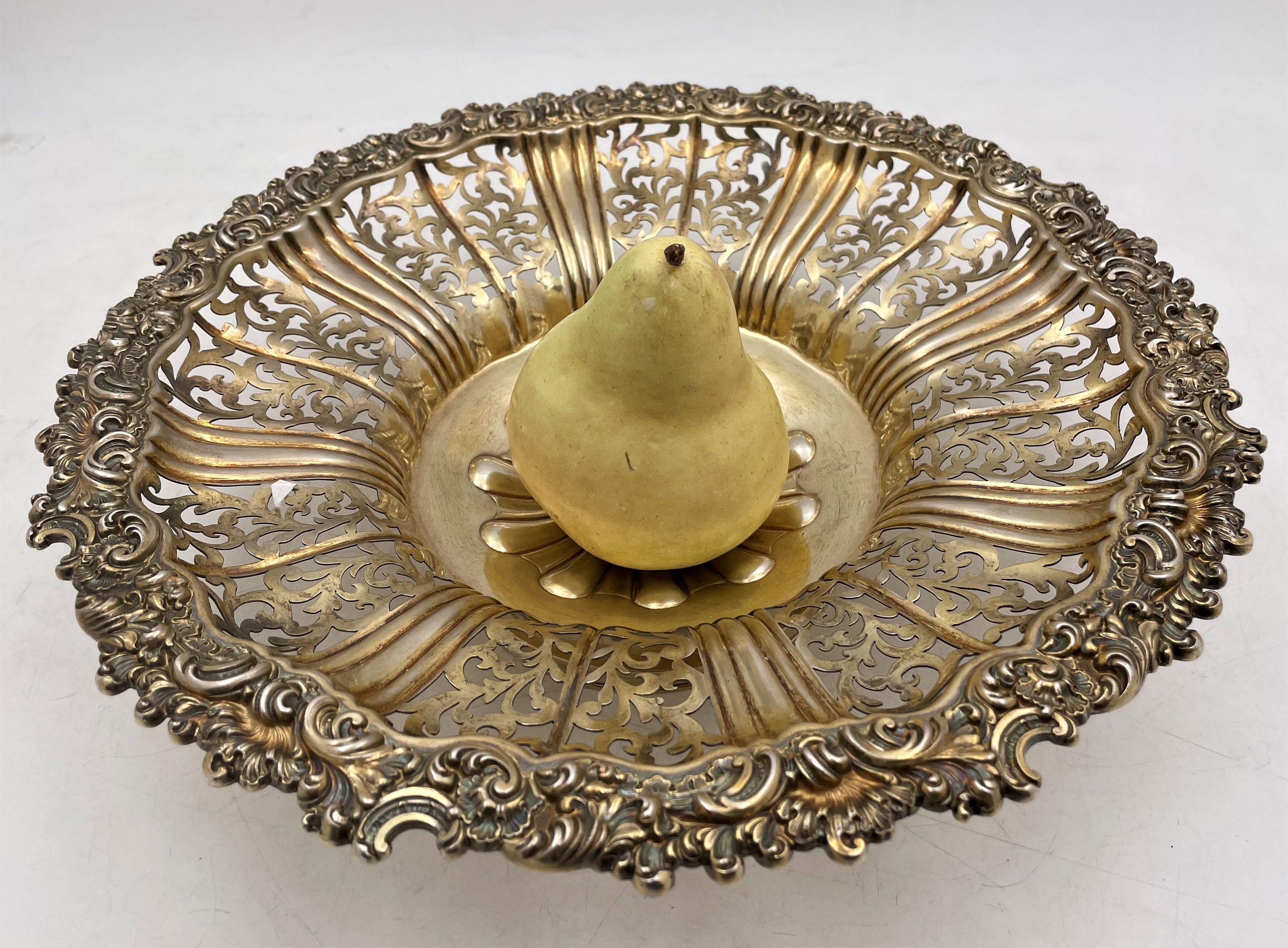 Thomas Blagden & Co. gilt sterling silver centerpiece bowl in Georgian style from 1811 with a pierced design, elegantly adorned with scrollwork motifs, standing on a pedestal base. It measures 12'' in diameter by 3 1/8'' in height, weighs 32.4 troy