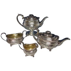 Englisches Sterlingsilber-Couchtisch-Set von Thomas Bowen mit geblümter Umrandung, 4-teilig