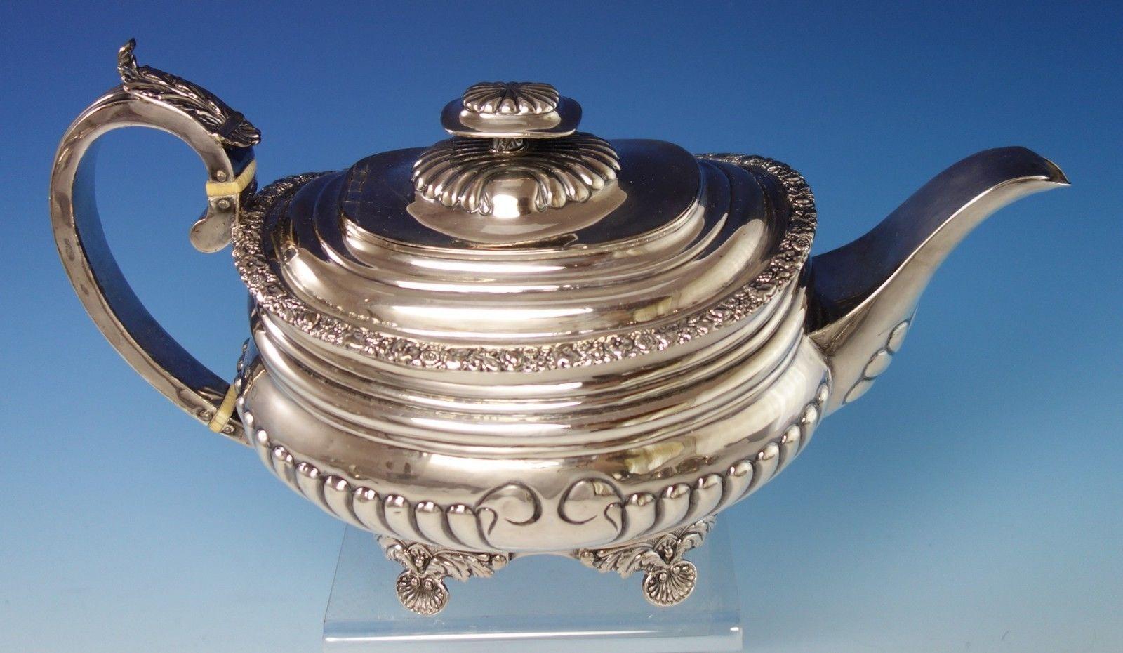 Englisches Sterlingsilber-Couchtisch-Set von Thomas Bowen mit geblümter Umrandung, 4-teilig 1