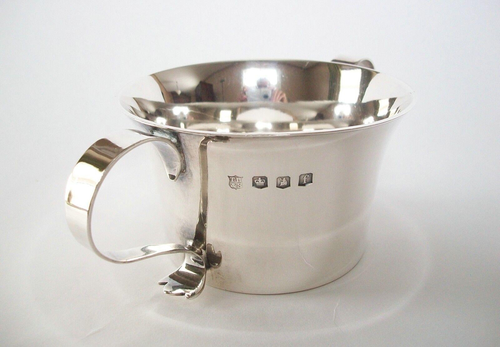 20th Century Thomas Bradbury, Art Deco Britannia Silver Twin Handled Cup, UK, circa 1923 For Sale