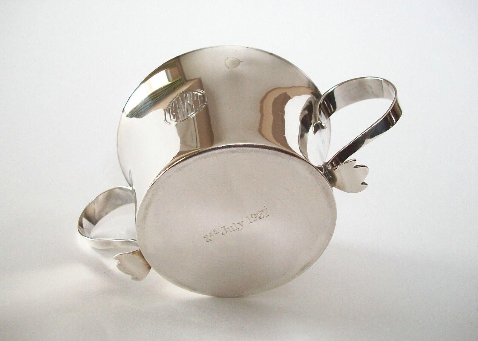 Thomas Bradbury, Art Deco Britannia Silver Twin Handled Cup, UK, circa 1923 For Sale 2