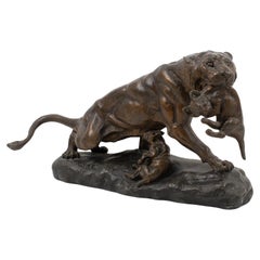 Sculpture de Thomas Cartier représentant une grande panthère avec des lionceaux, vers 1920