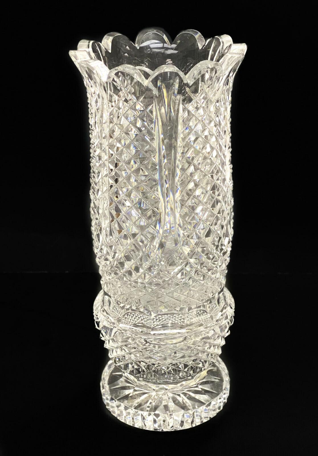 Thomas Cooke for waterford cut glass footed vase Ltd Ed 250, 1975

The central area of the vase depicts King David playing the harp. Diamond textured throughout the body with a scalloped edge to the mouth. Marked Thomas Cooke for Waterford to the