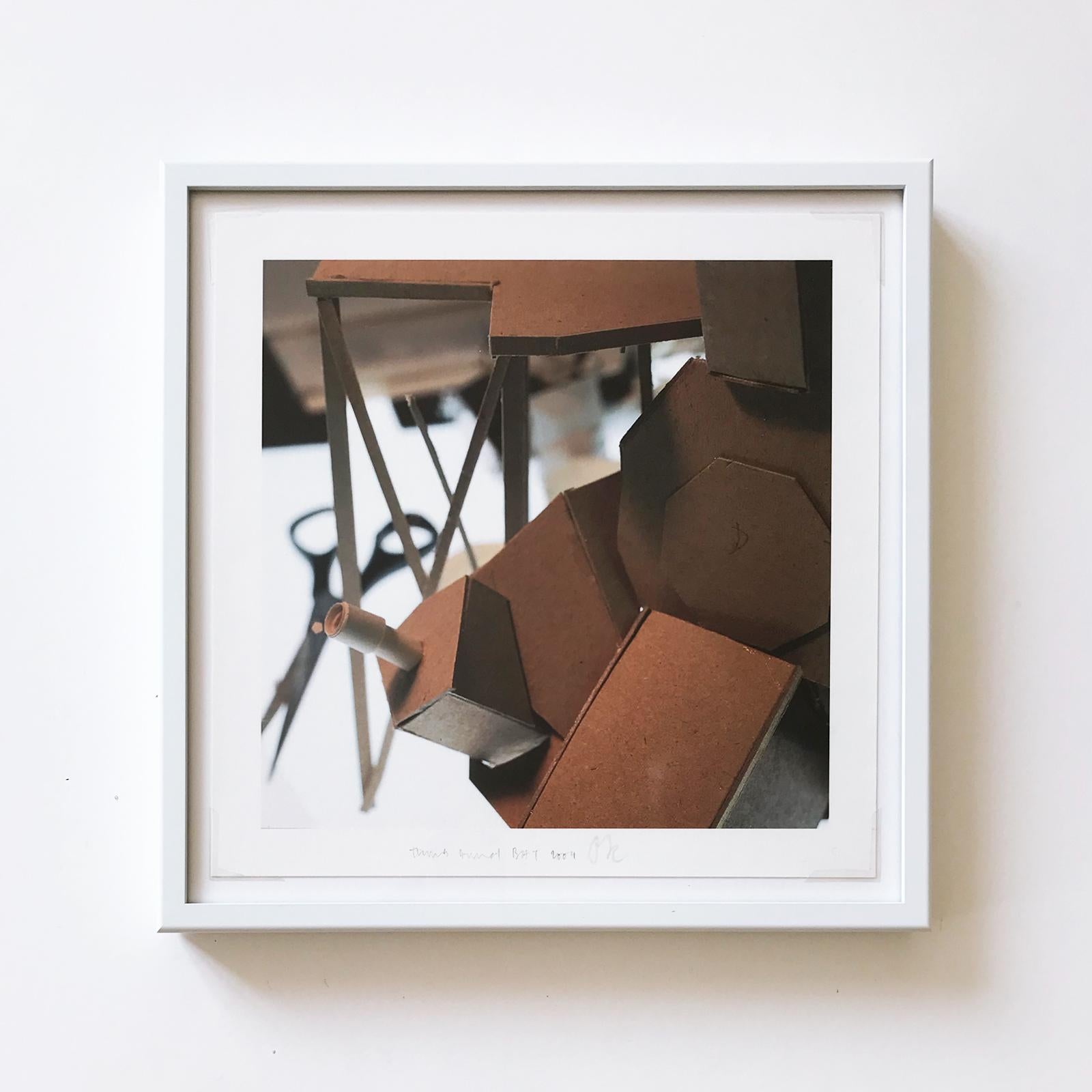 Thomas Demand (Allemand, né en 1964)
Cinq projets (simulateur), 2004
Moyen : Suite de 5 tirages pigmentaires numériques sur papier photo (chacun encadré)
Dimensions : chaque 28 x 28 cm
Dimensions encadrées : 32,5 x 32,5 x 2,7 cm
Edition de 60 :