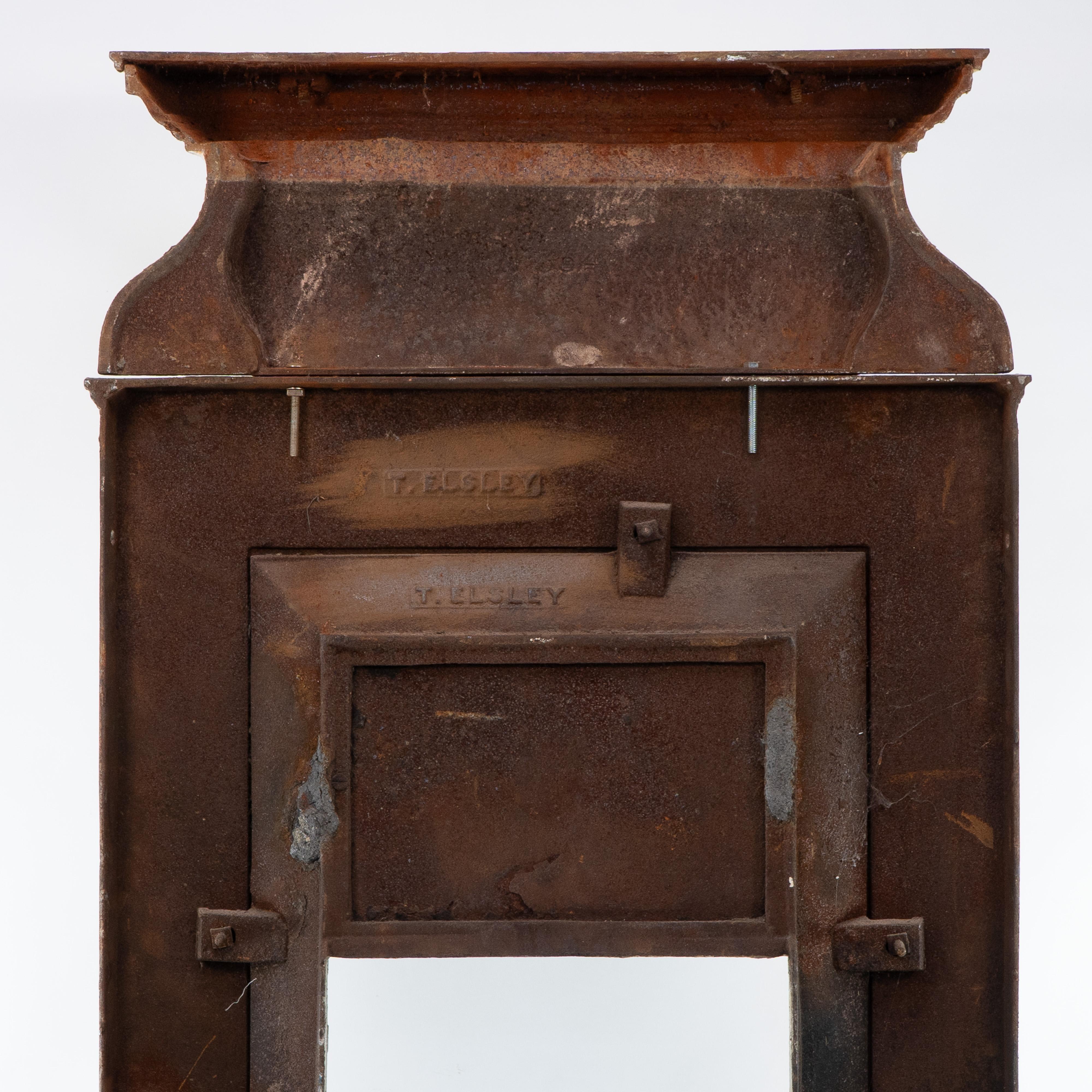 Thomas Elsley & Co. Una chimenea de hierro fundido del Aesthetic Movement estilo de T Jeckyll en venta 10