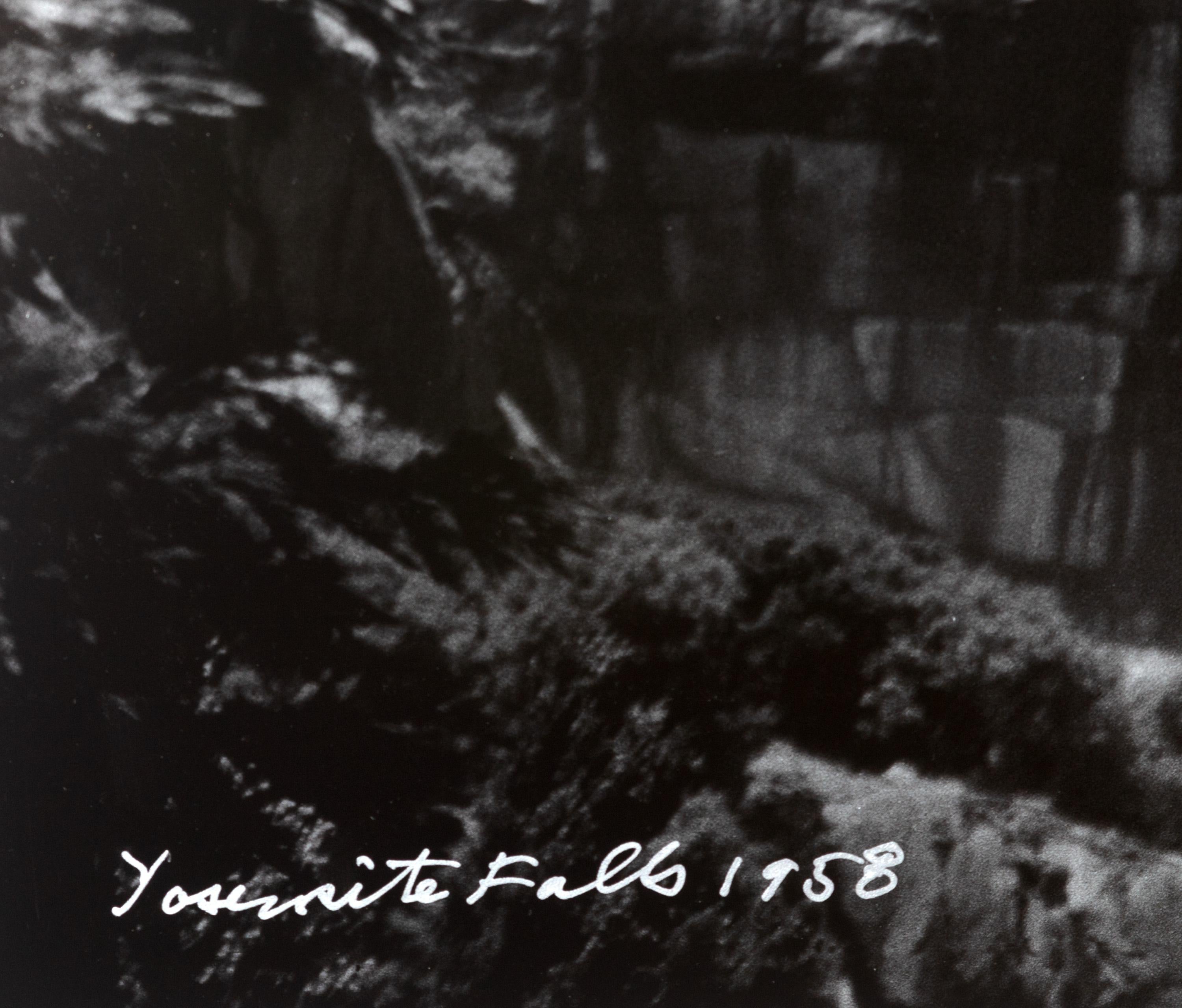« Yosemite Falls », photographie en noir et blanc signée par Thomas Ferderbar en vente 2