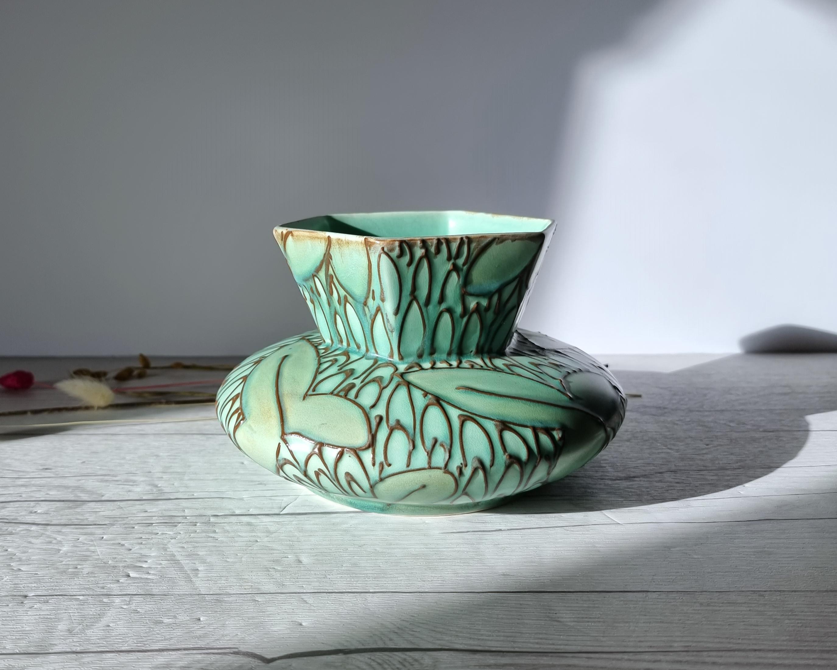 Ceramic Thomas Forester Phoenix Ware, Verdant Series Art Deco Tube-Lined Vase
