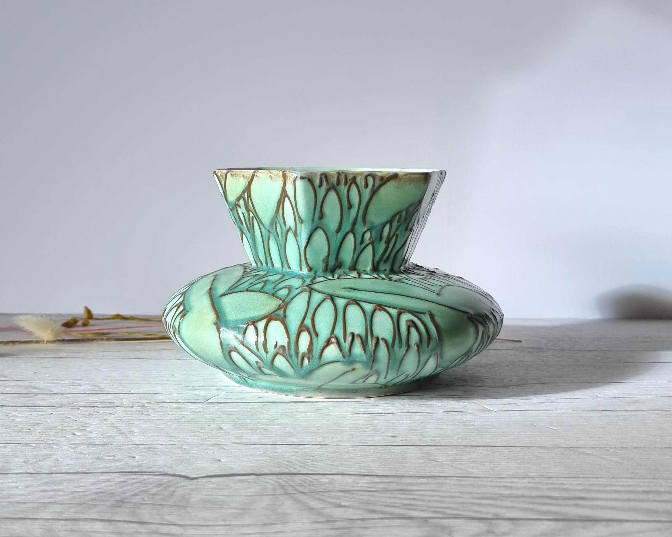 This elegant work of Art Deco design is by British pottery Phoenix Works (e. 1879 - d.1956) that was founded by Thomas Forester in 1879. The pottery famously received an order for 8,000 pieces, the largest order (in 1881) ever to be given to a